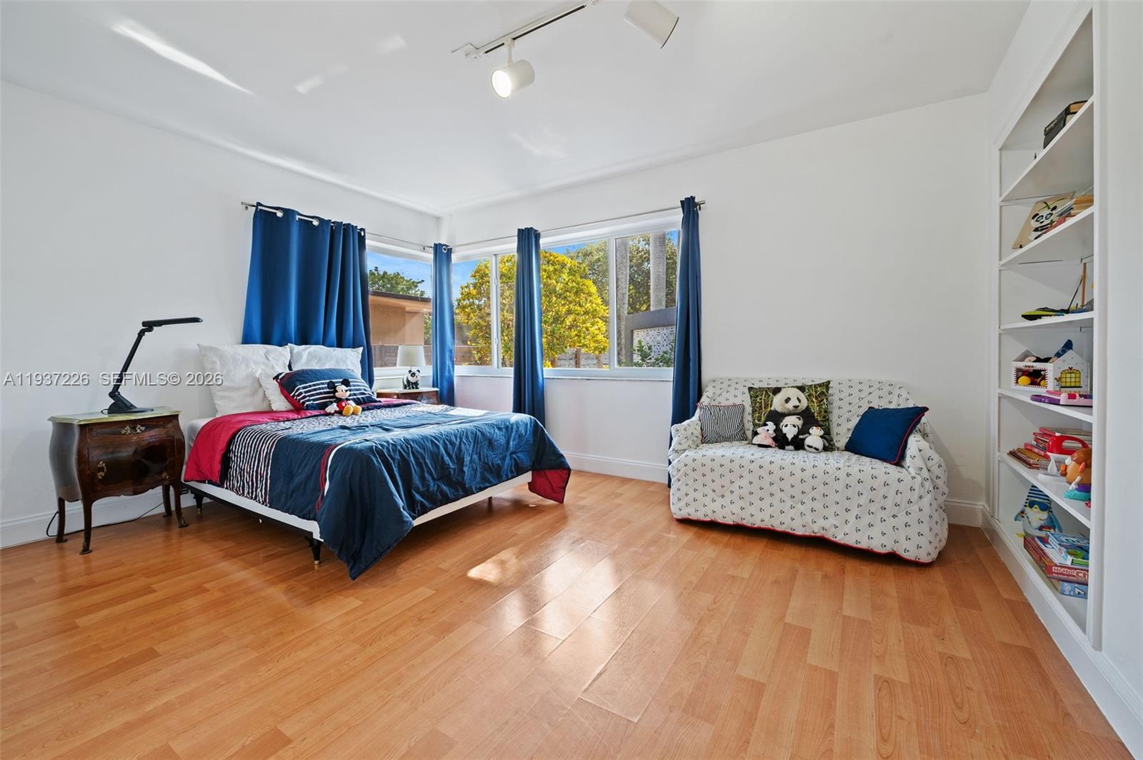 218 S Shore Dr Miami, FL 33133