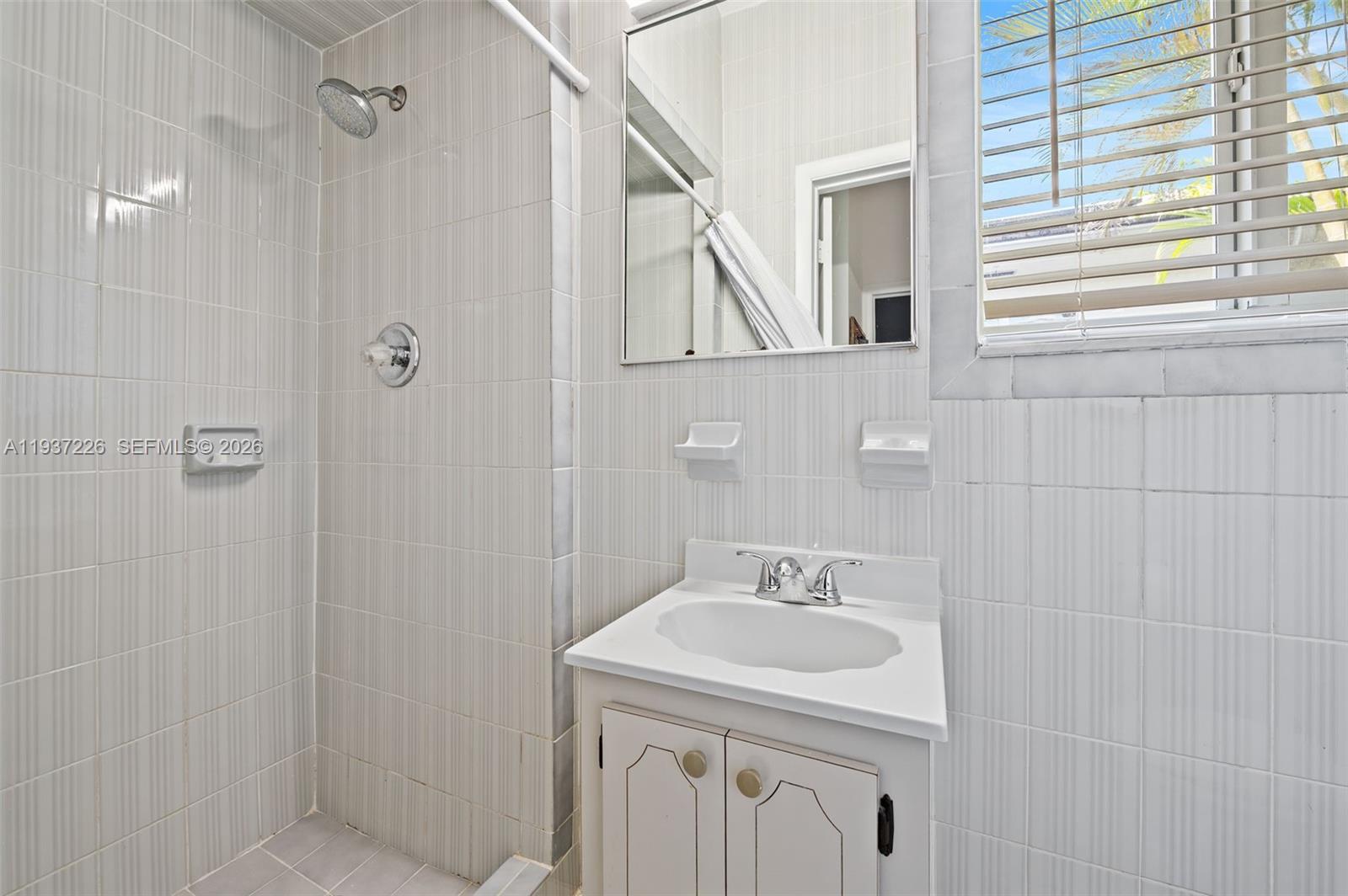 218 S Shore Dr Miami, FL 33133