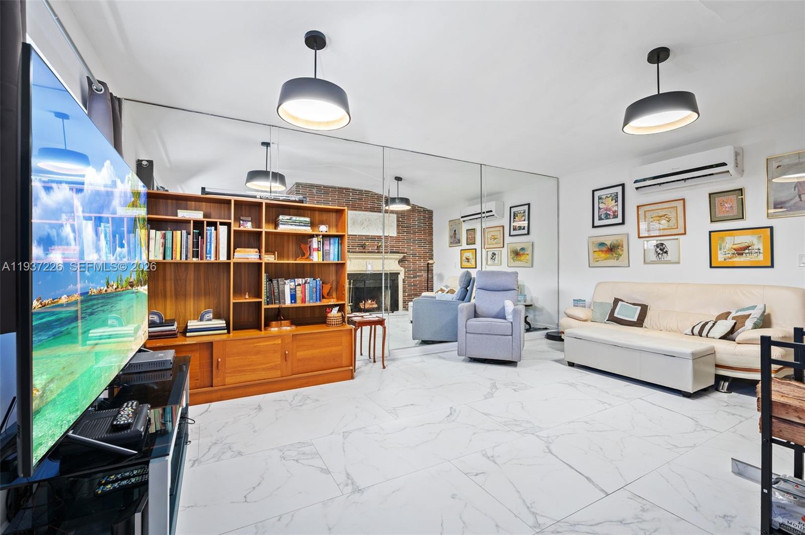 218 S Shore Dr Miami, FL 33133