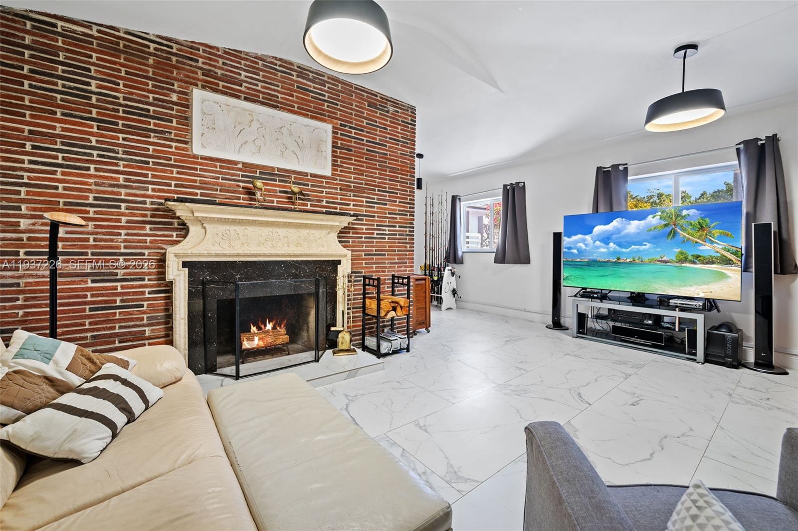 218 S Shore Dr Miami, FL 33133