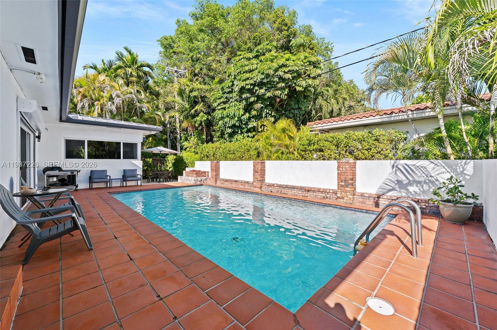 218 S Shore Dr Miami, FL 33133