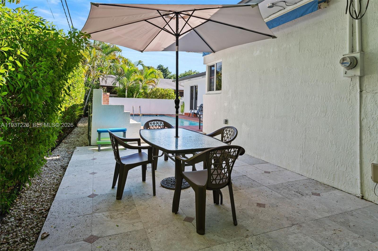 218 S Shore Dr Miami, FL 33133