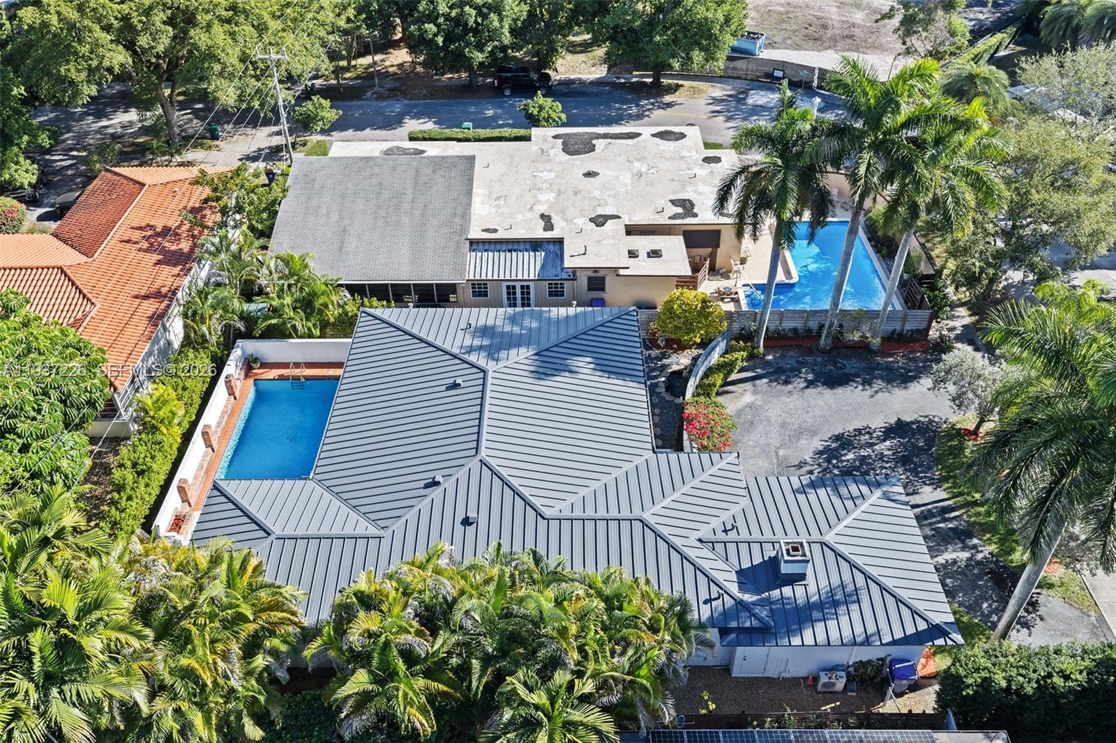 218 S Shore Dr Miami, FL 33133