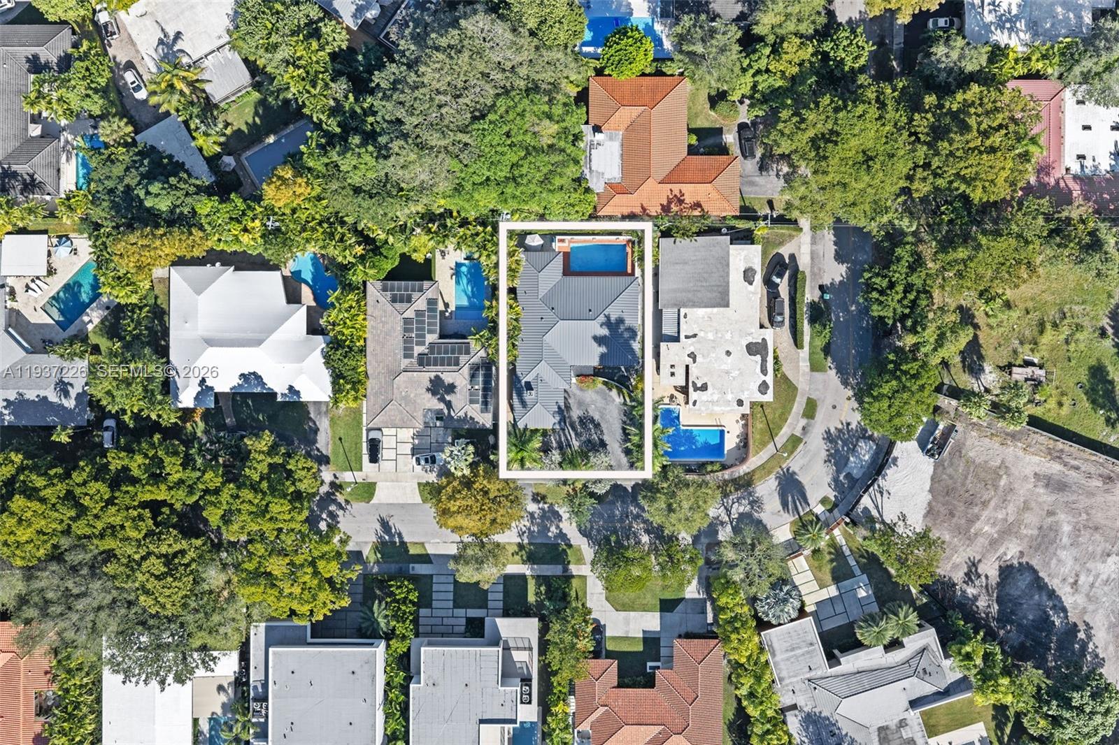 218 S Shore Dr Miami, FL 33133