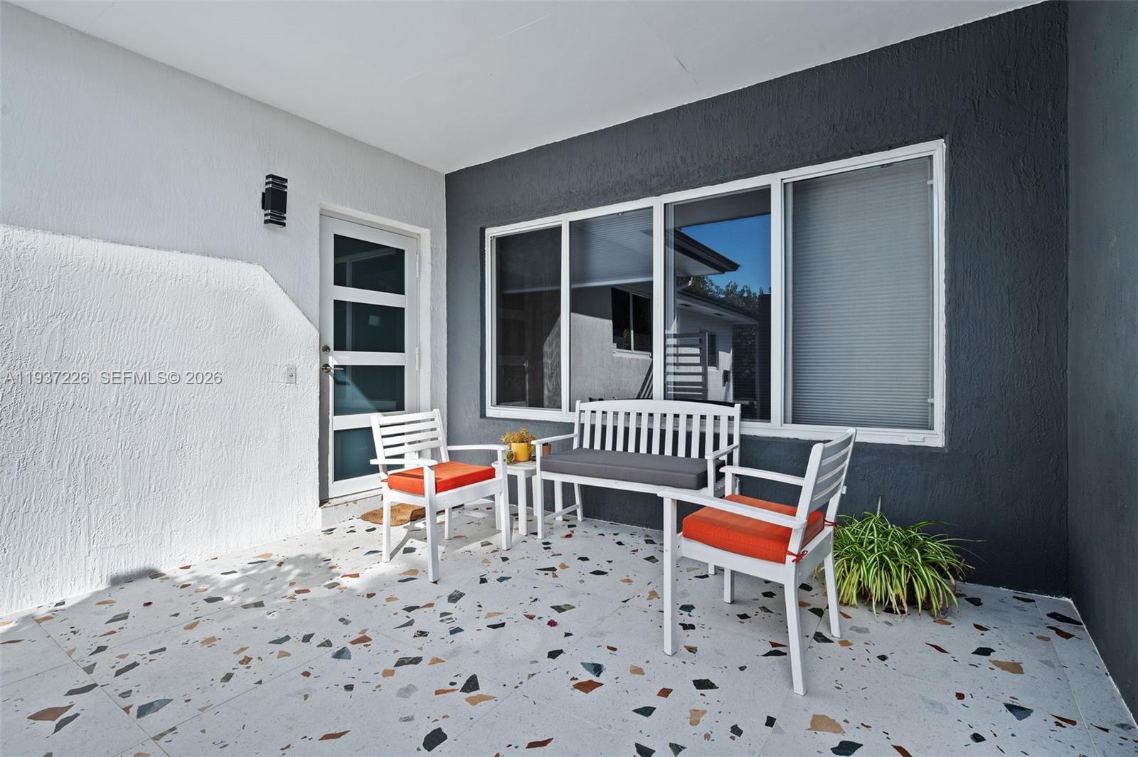 218 S Shore Dr Miami, FL 33133