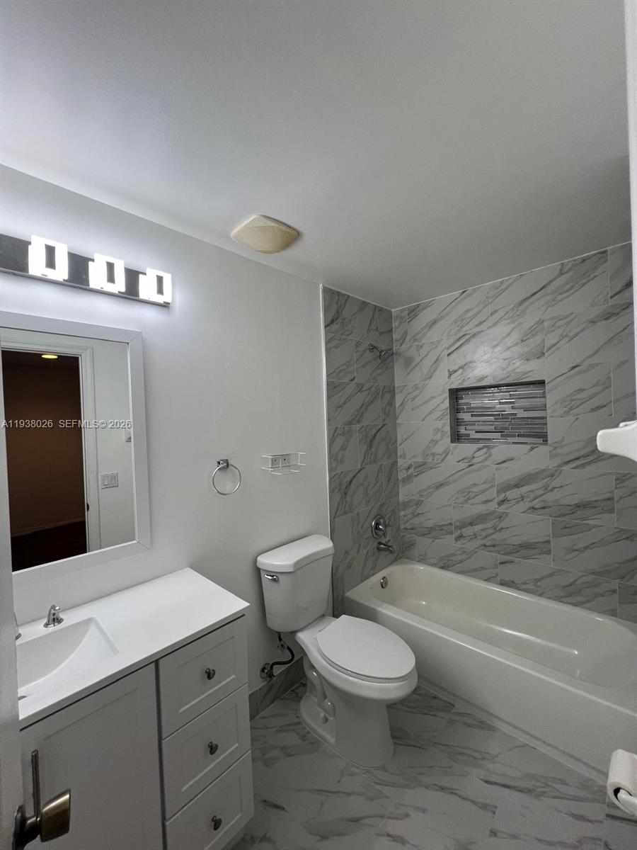 336 River Blf Ln Royal Palm Beach, FL 33411