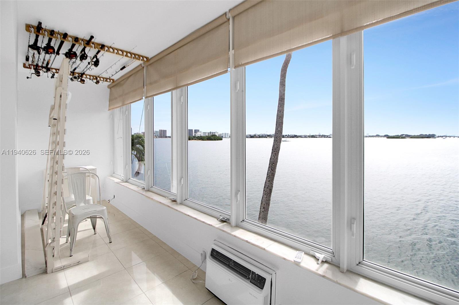 2700 NE 135th St #12 North Miami, FL 33181