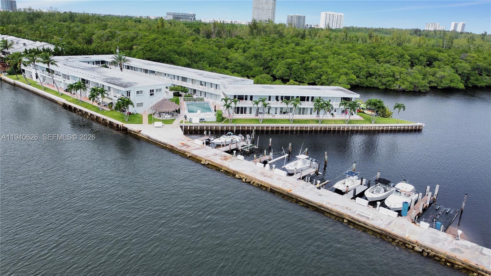 2700 NE 135th St #12 North Miami, FL 33181