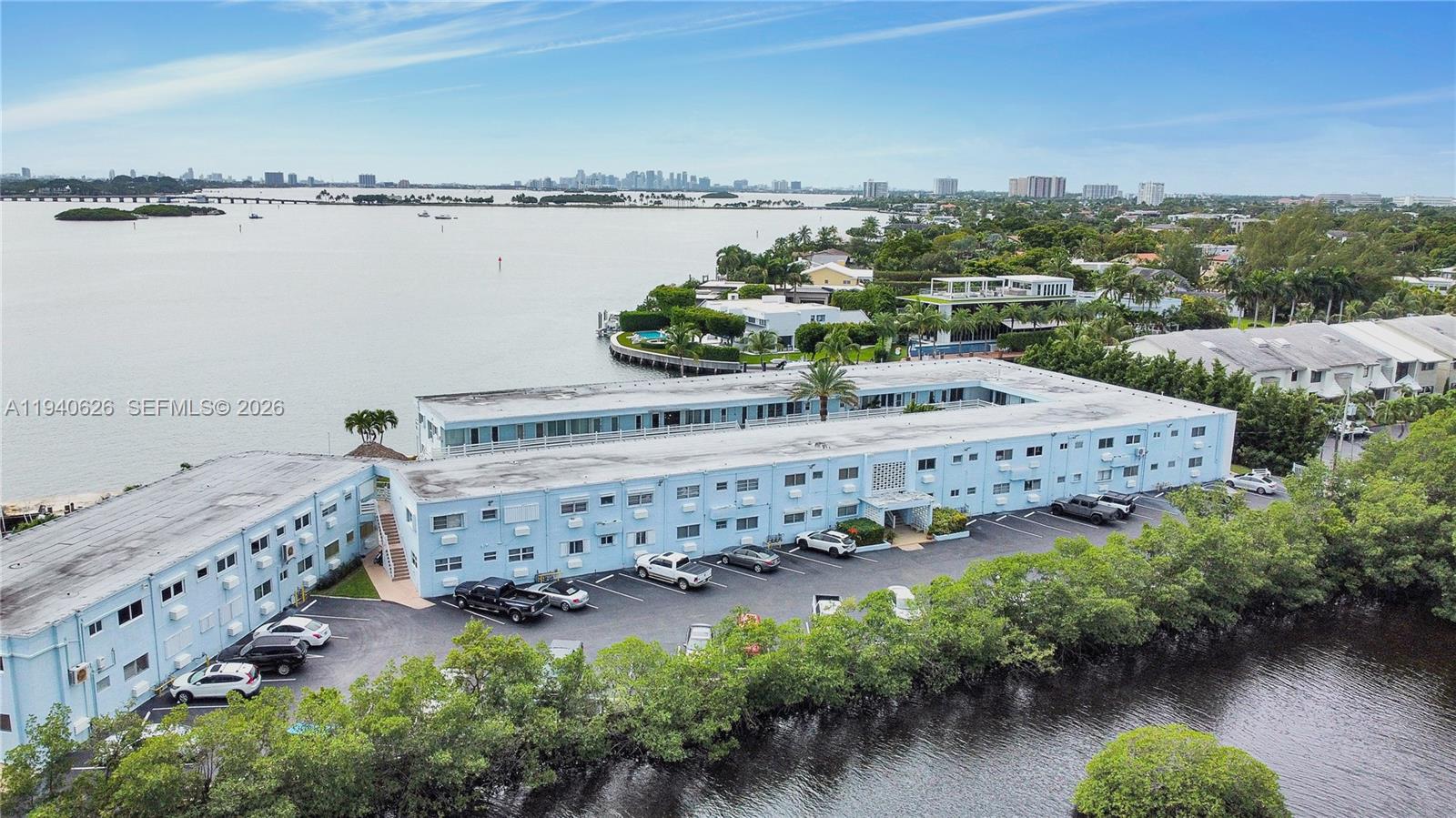 2700 NE 135th St #12 North Miami, FL 33181