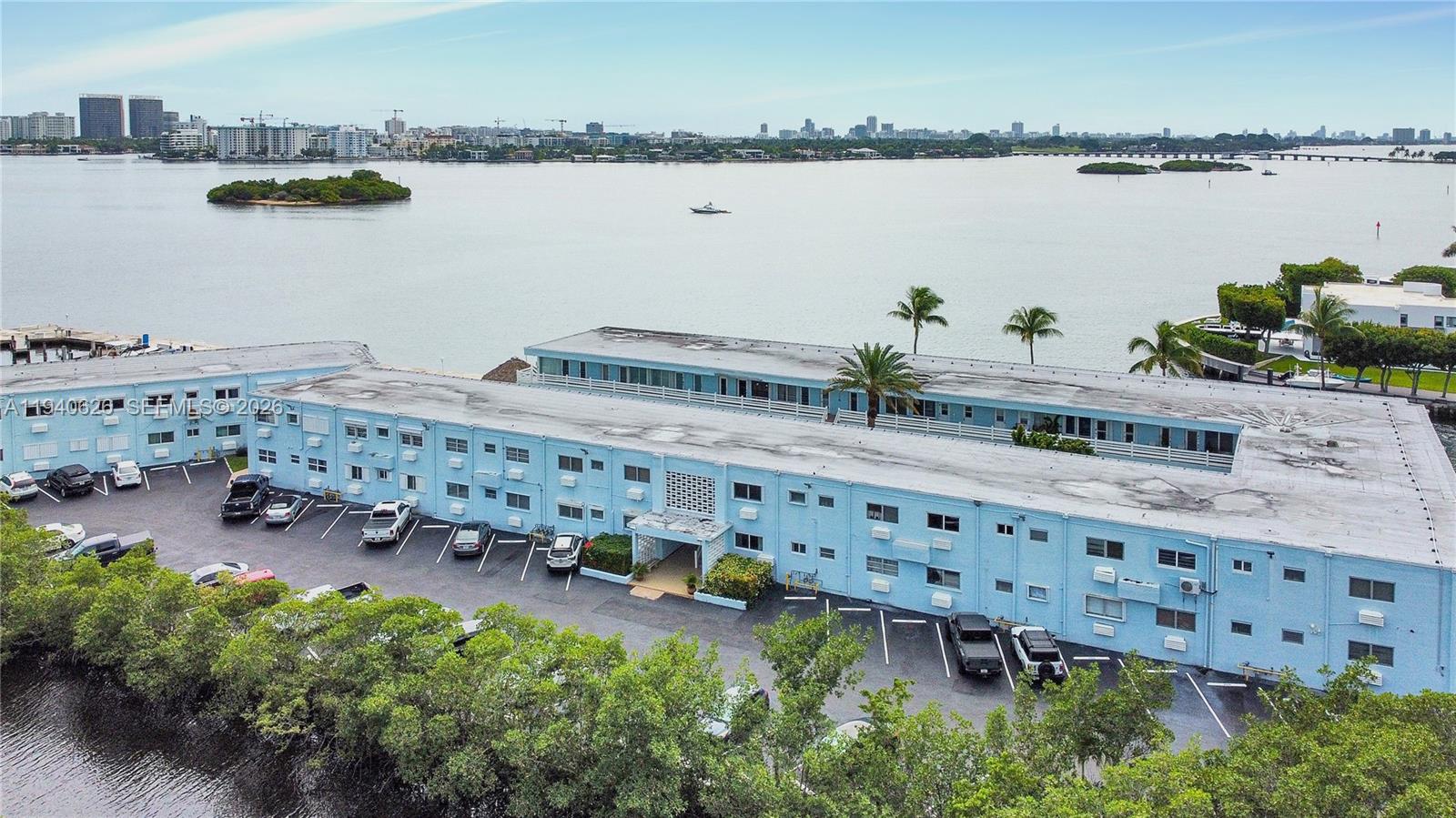 2700 NE 135th St #12 North Miami, FL 33181