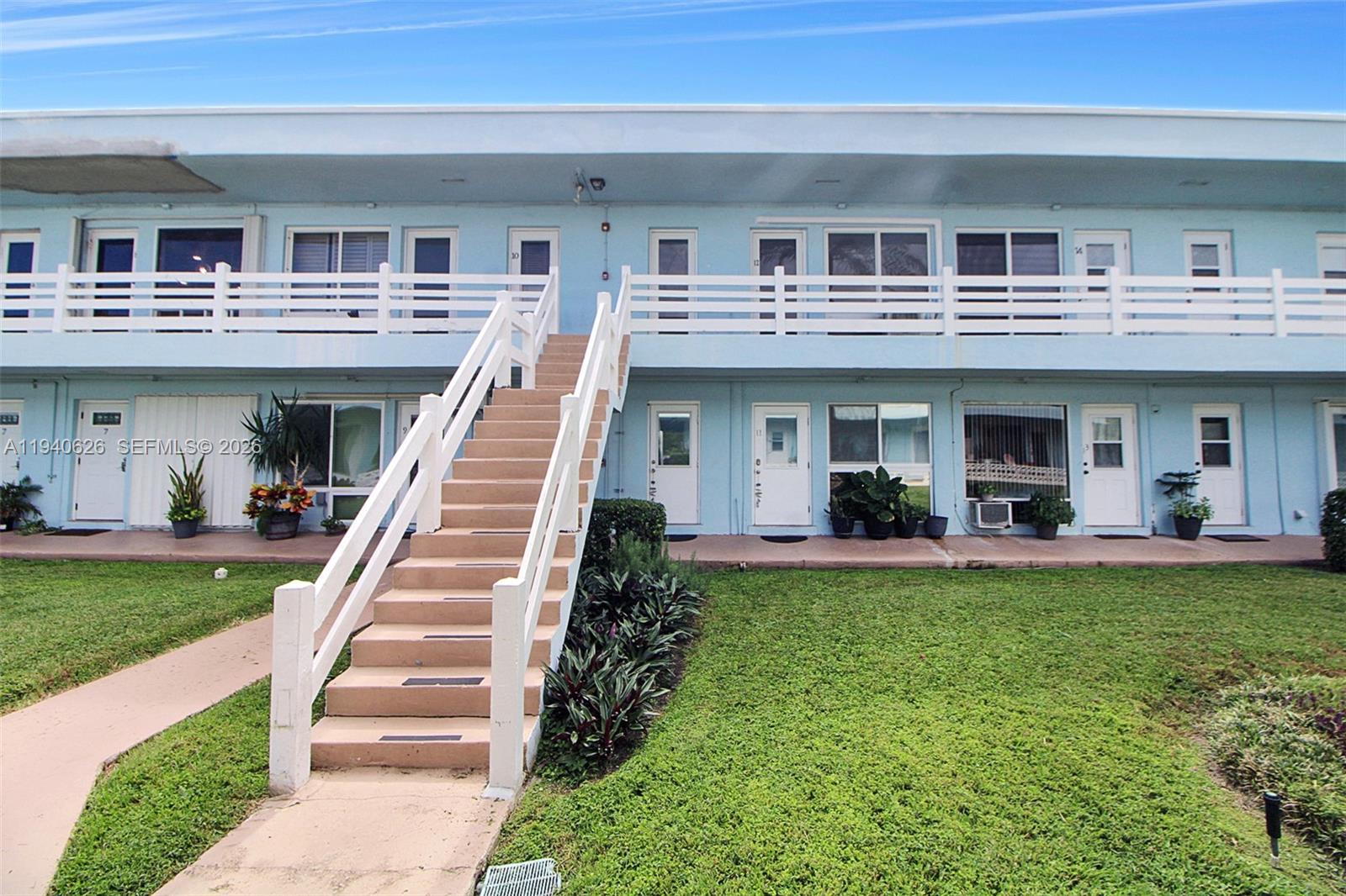 2700 NE 135th St #12 North Miami, FL 33181