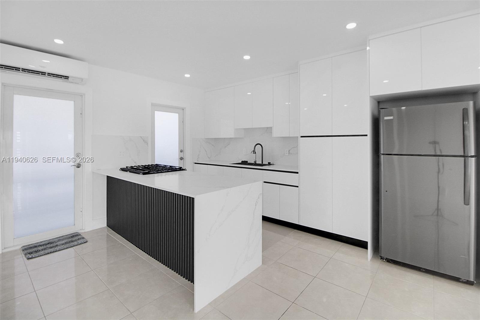 2700 NE 135th St #12 North Miami, FL 33181