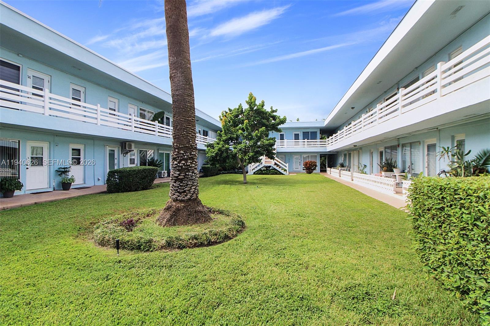 2700 NE 135th St #12 North Miami, FL 33181