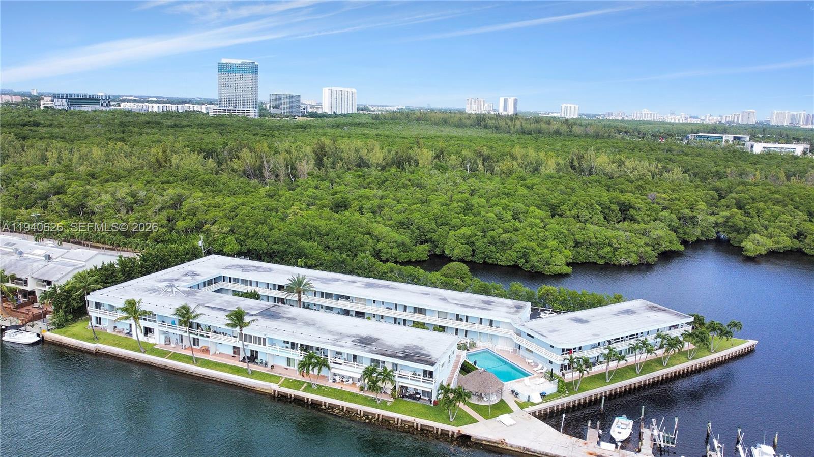 2700 NE 135th St #12 North Miami, FL 33181