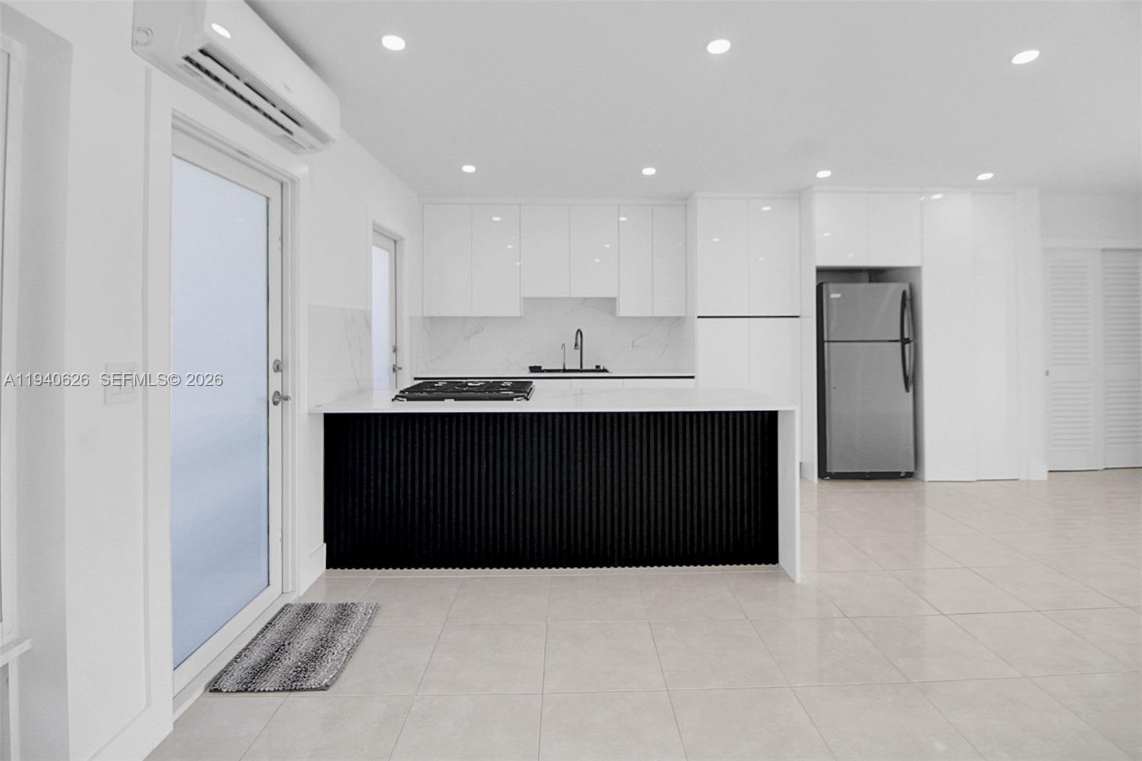 2700 NE 135th St #12 North Miami, FL 33181