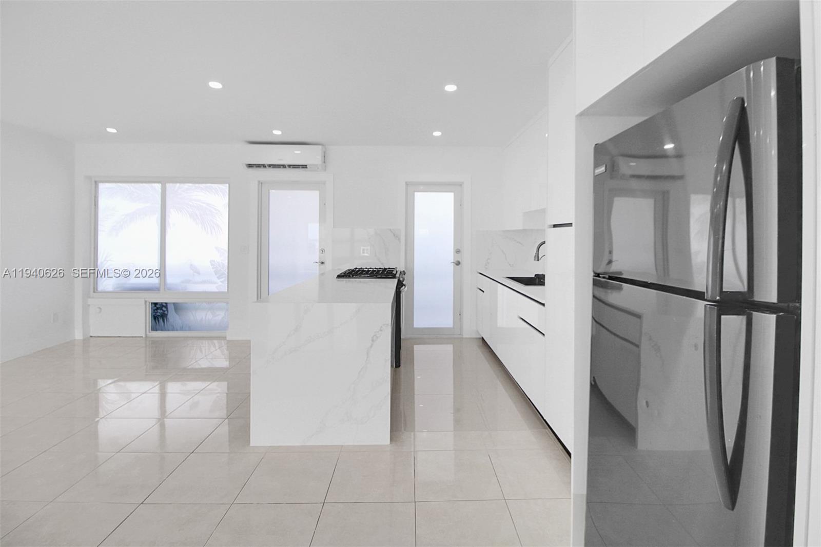 2700 NE 135th St #12 North Miami, FL 33181