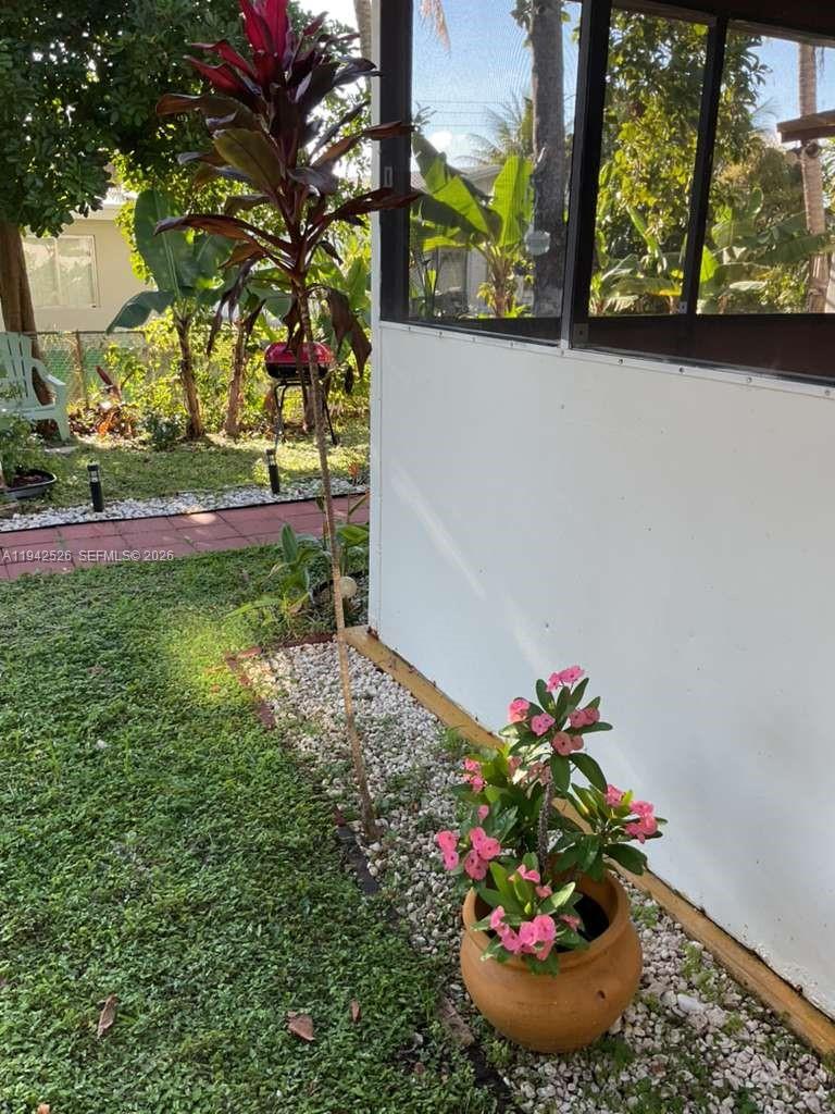 6706 Inwood North Lauderdale, FL 33068