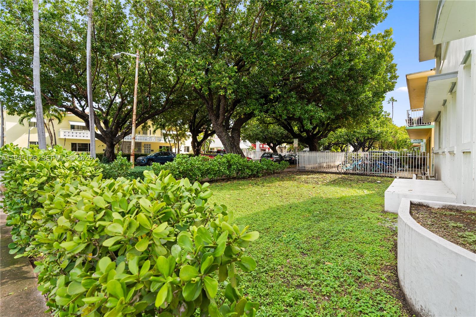 810 7th St #102 Miami Beach, FL 33139