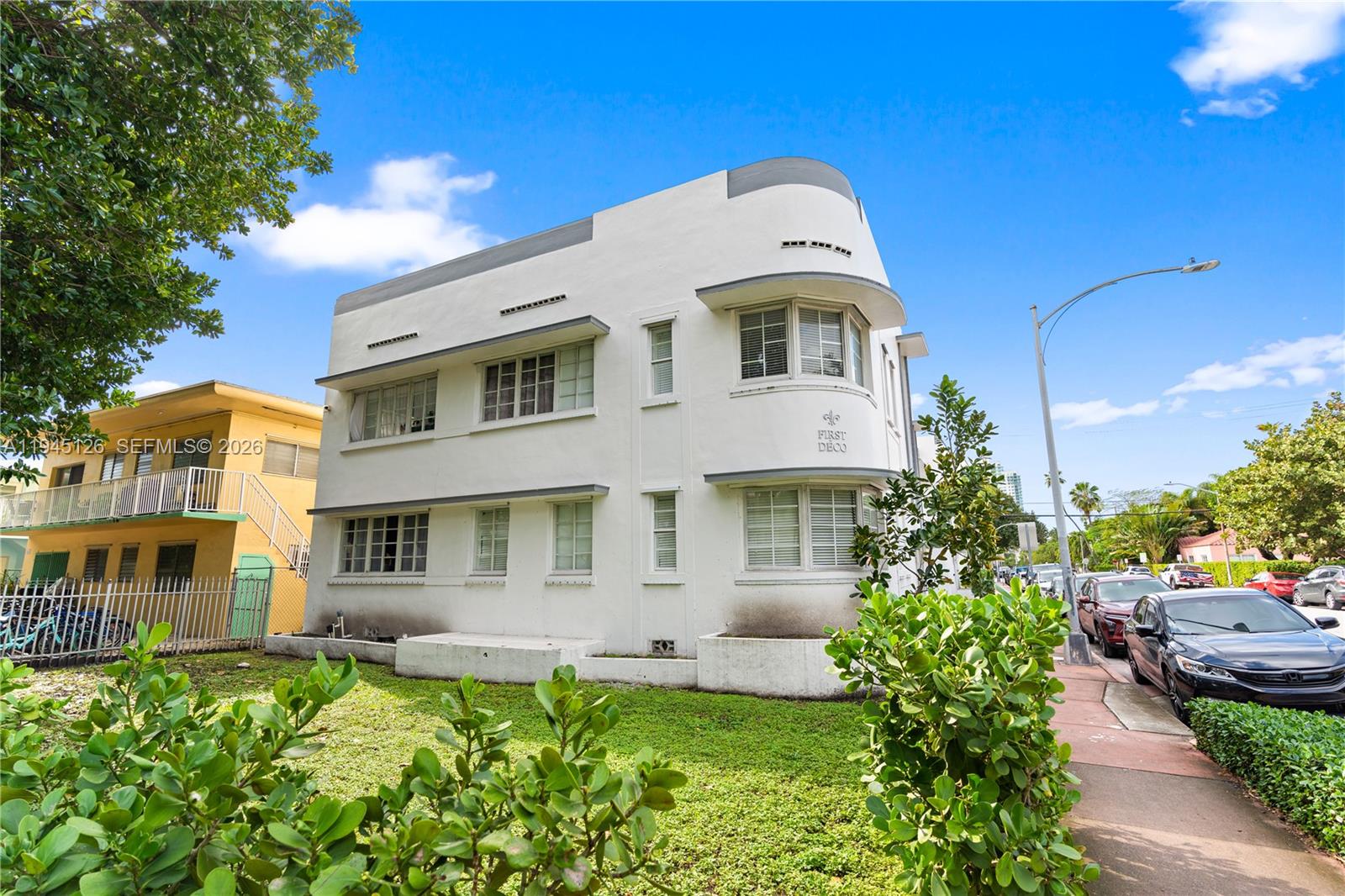 810 7th St #102 Miami Beach, FL 33139