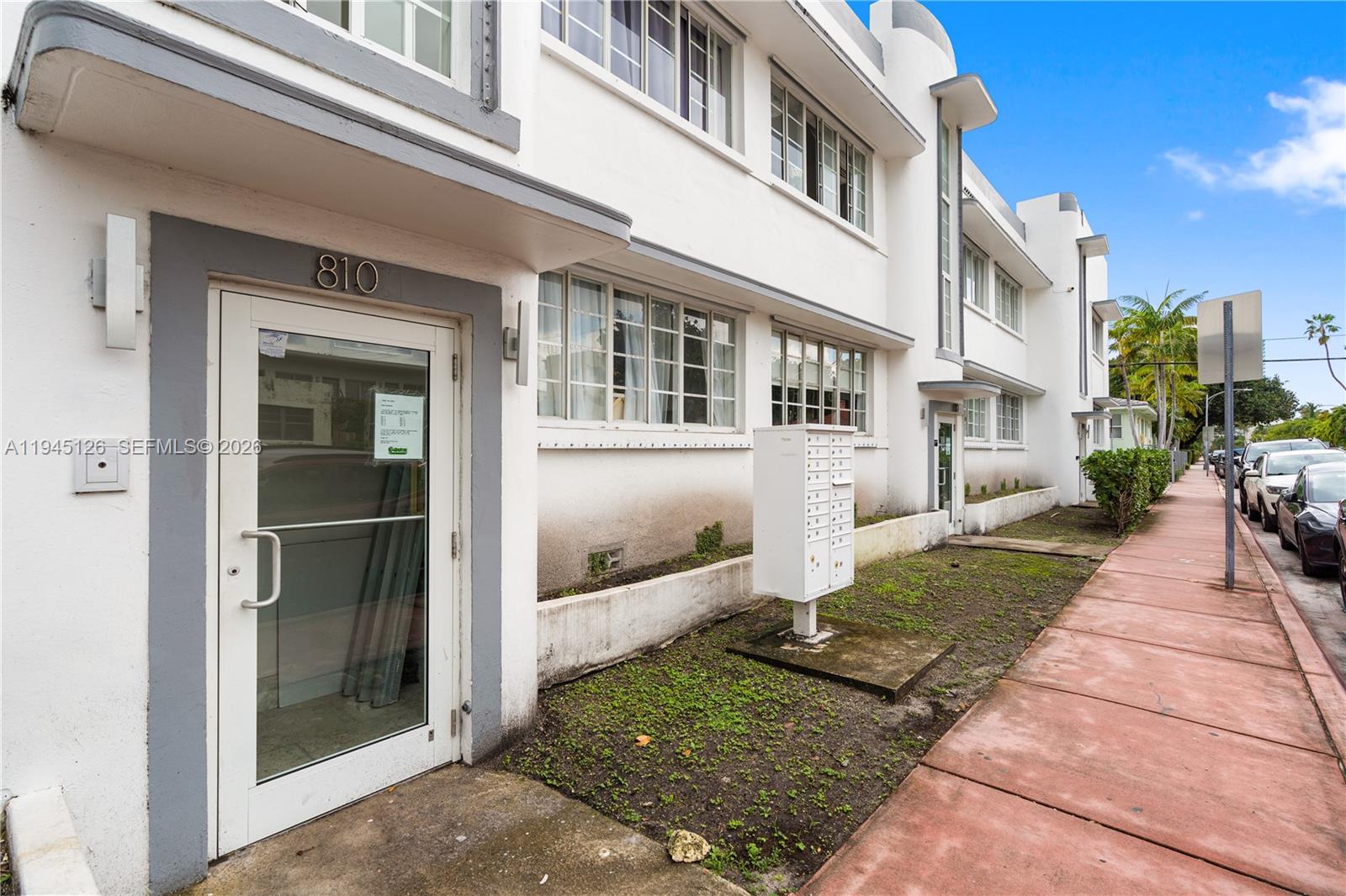 810 7th St #102 Miami Beach, FL 33139