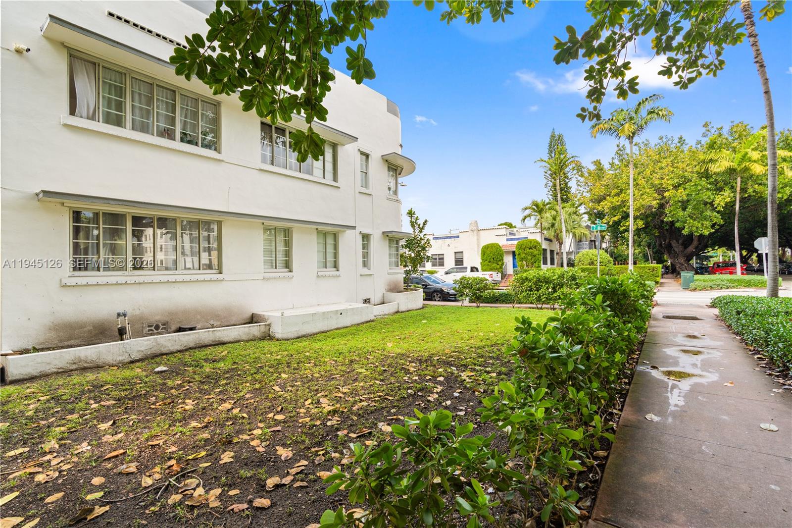 810 7th St #102 Miami Beach, FL 33139