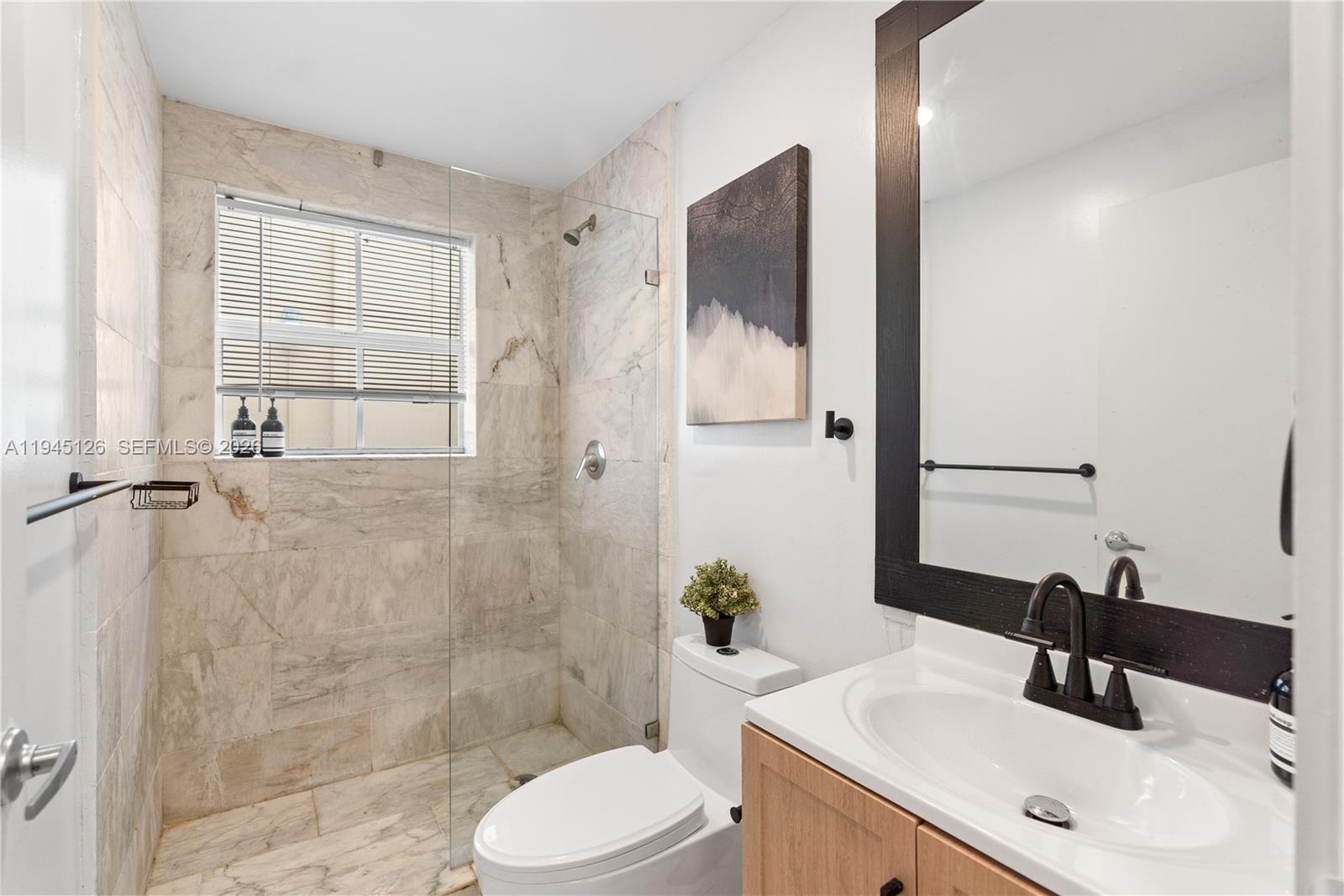 810 7th St #102 Miami Beach, FL 33139