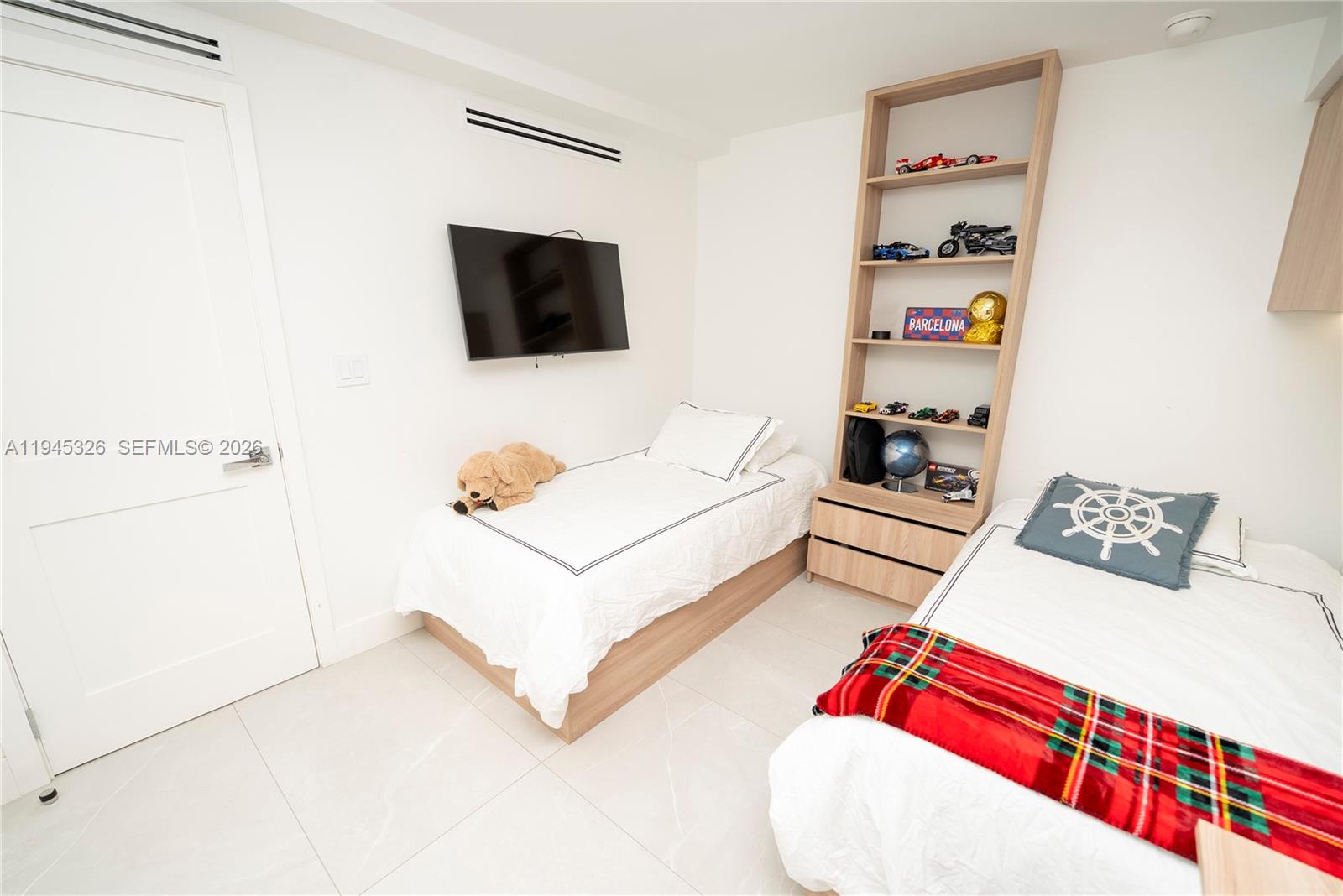 image Casa Del Mar Condos11