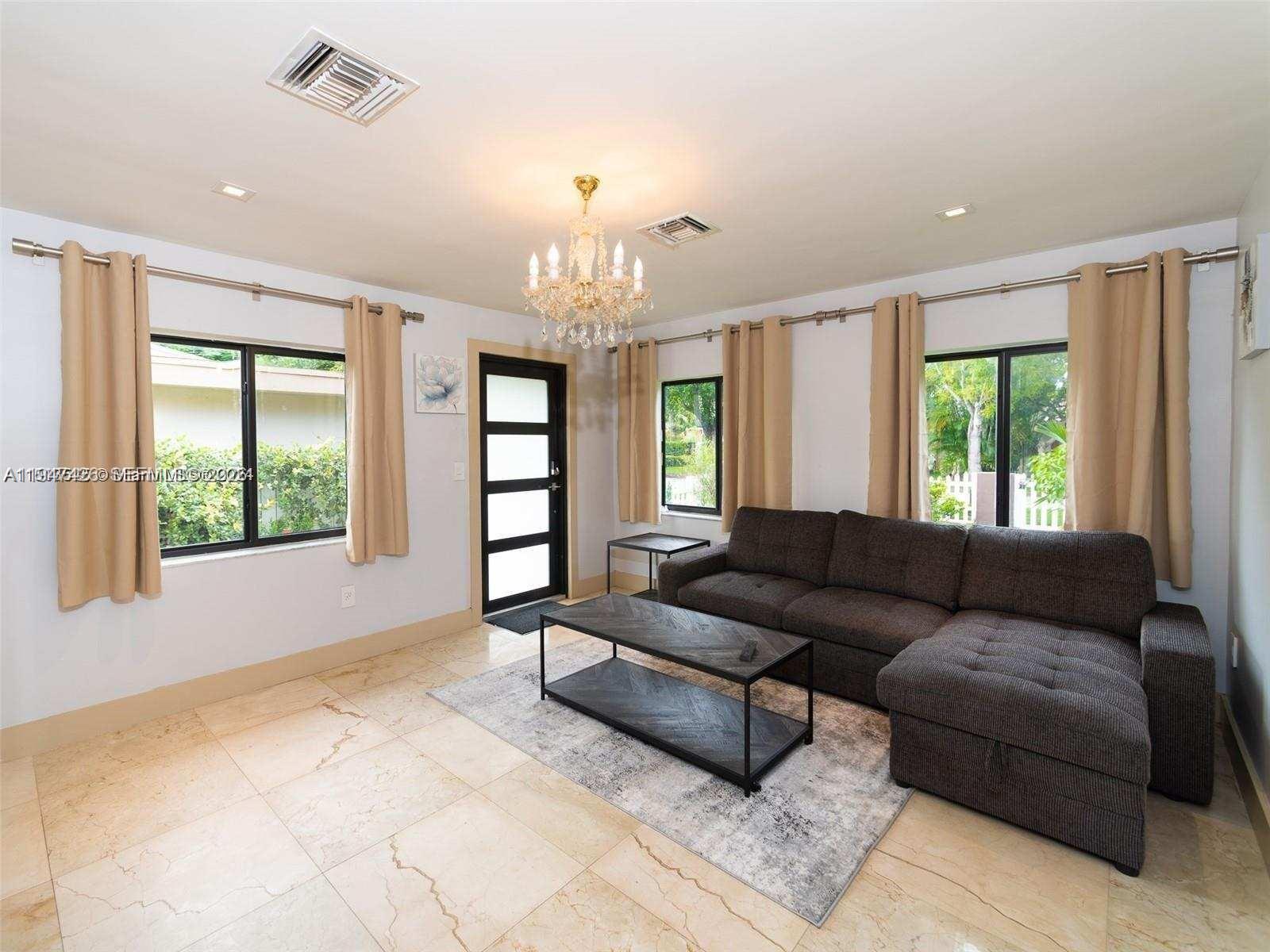 1606 Wiley St Hollywood, FL 33020