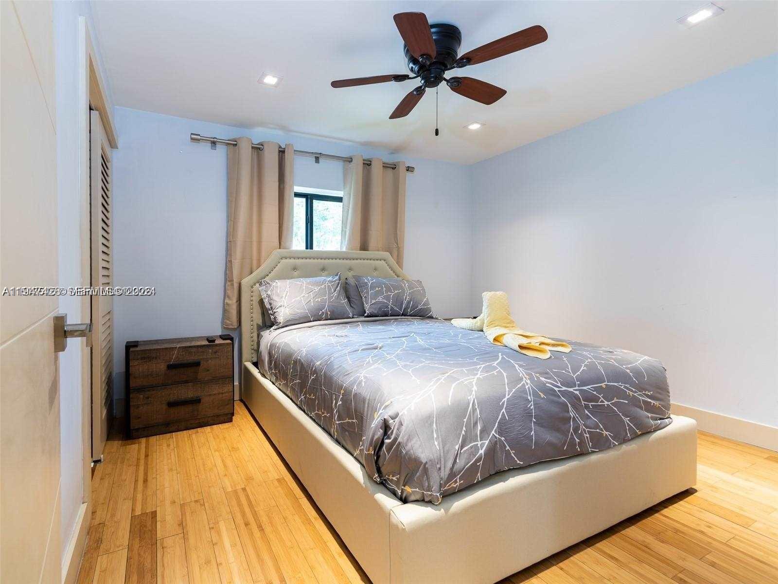 1606 Wiley St Hollywood, FL 33020