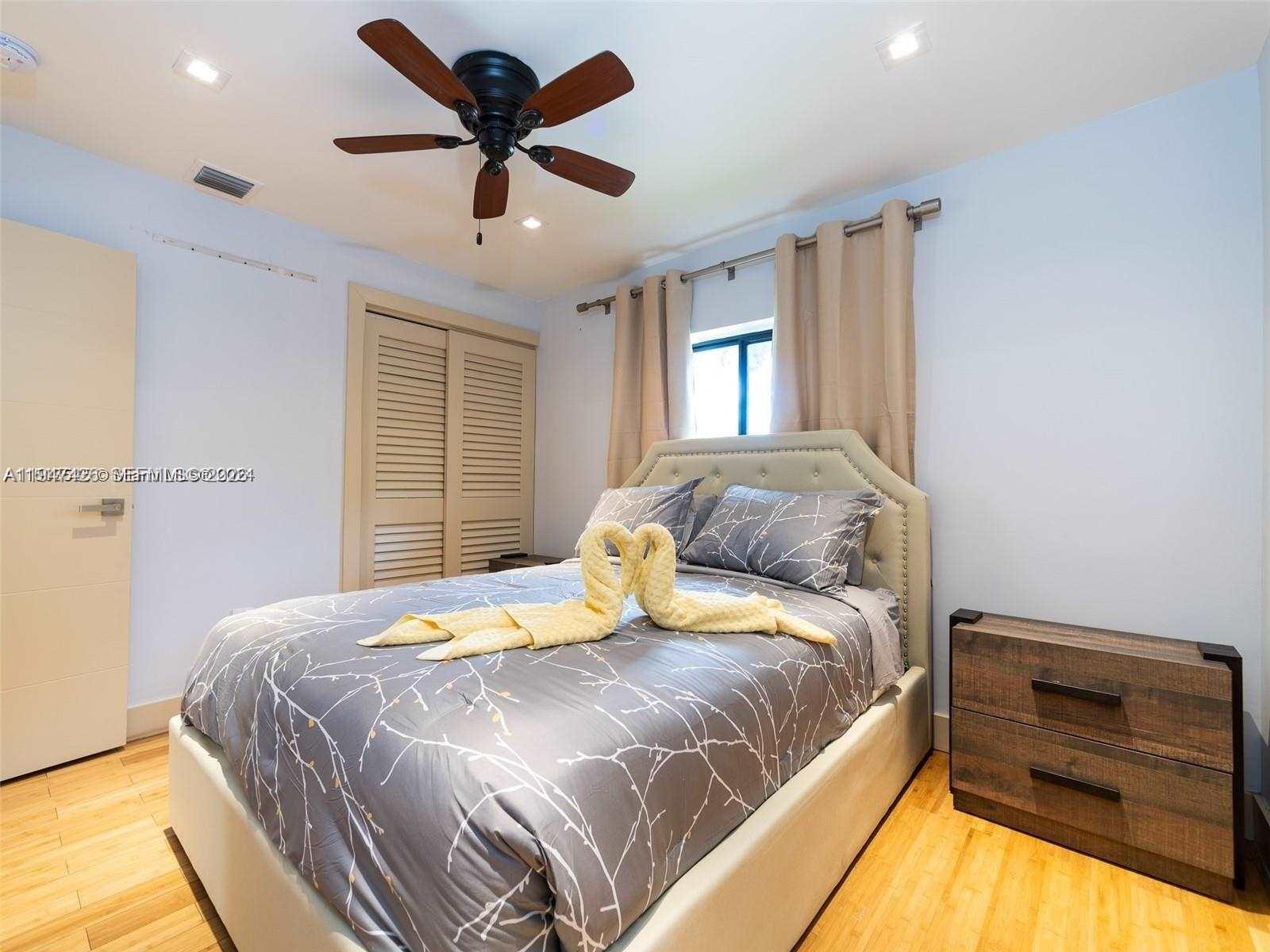 1606 Wiley St Hollywood, FL 33020