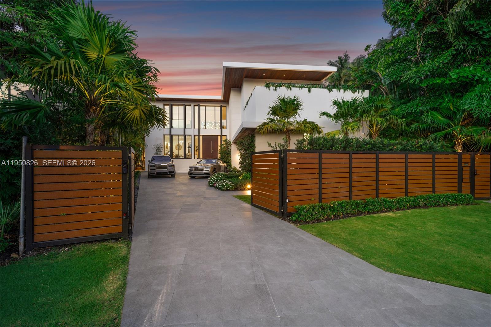 1417 N Venetian Way Miami, FL 33139