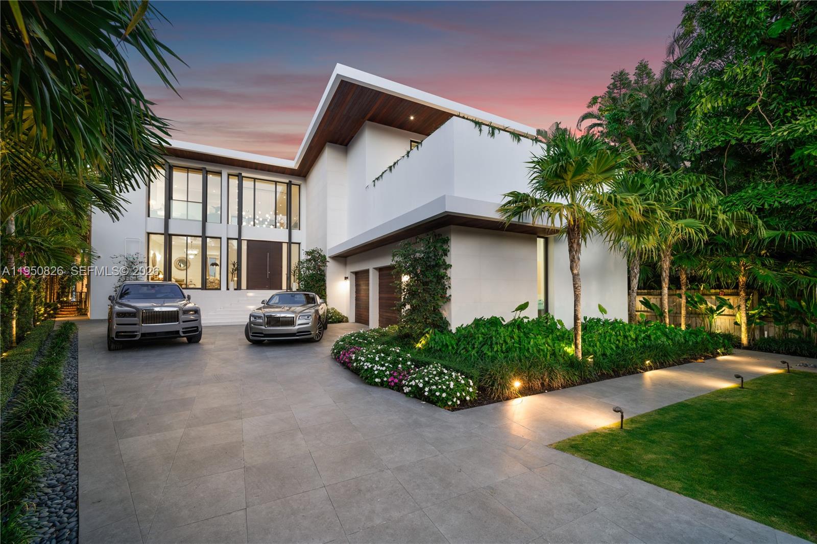 1417 N Venetian Way Miami, FL 33139