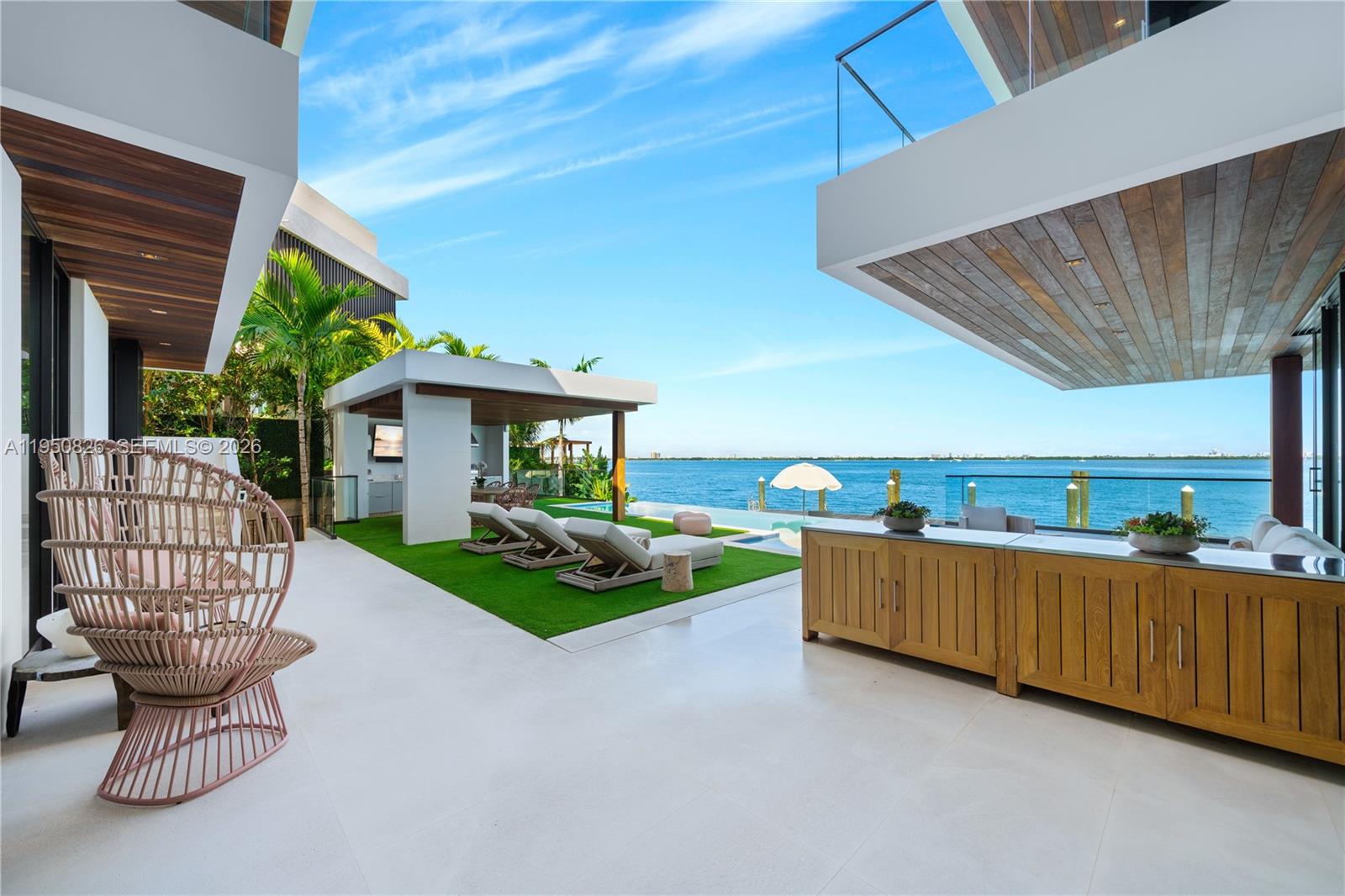 1417 N Venetian Way Miami, FL 33139