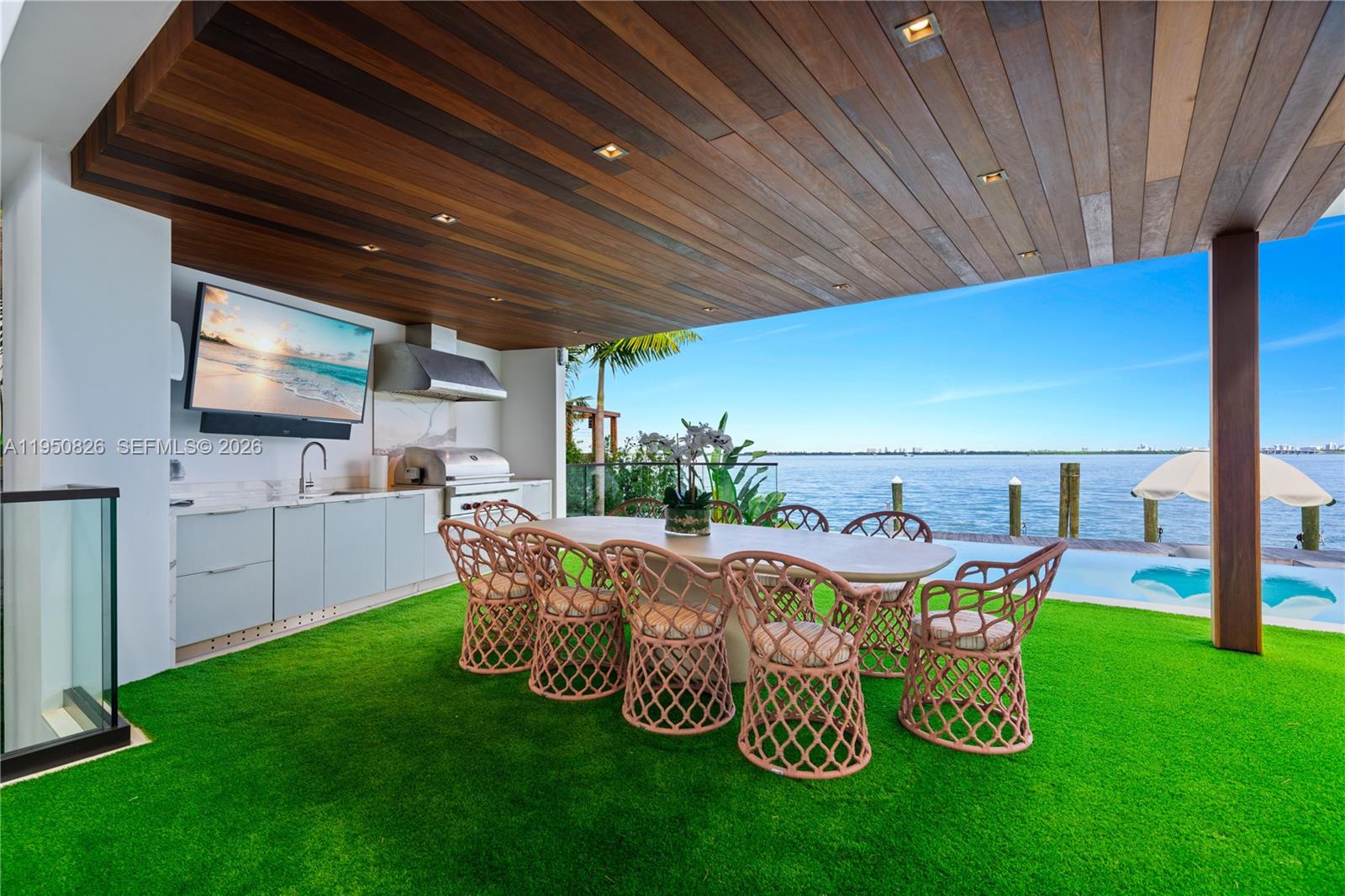 1417 N Venetian Way Miami, FL 33139