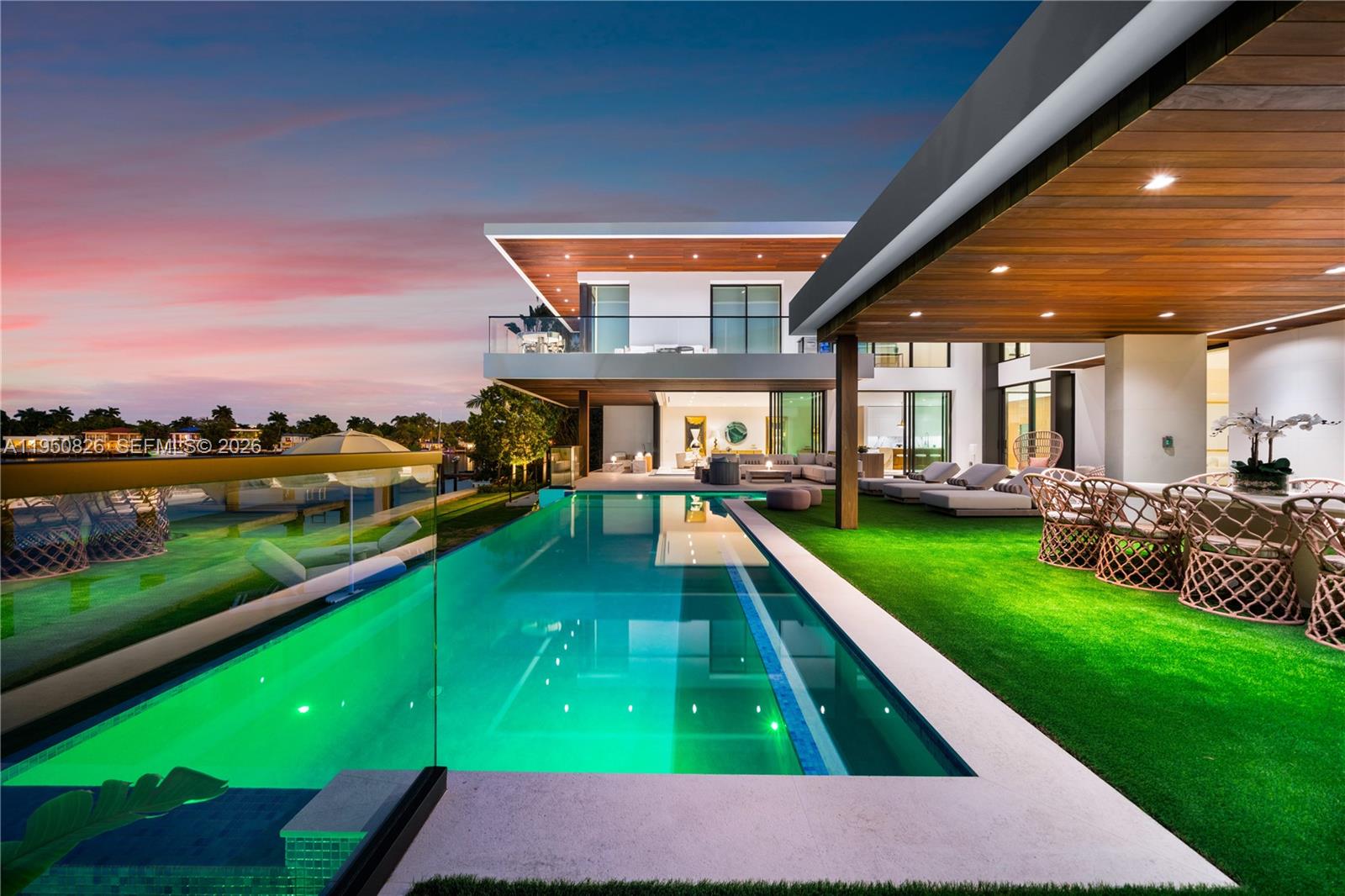 1417 N Venetian Way Miami, FL 33139