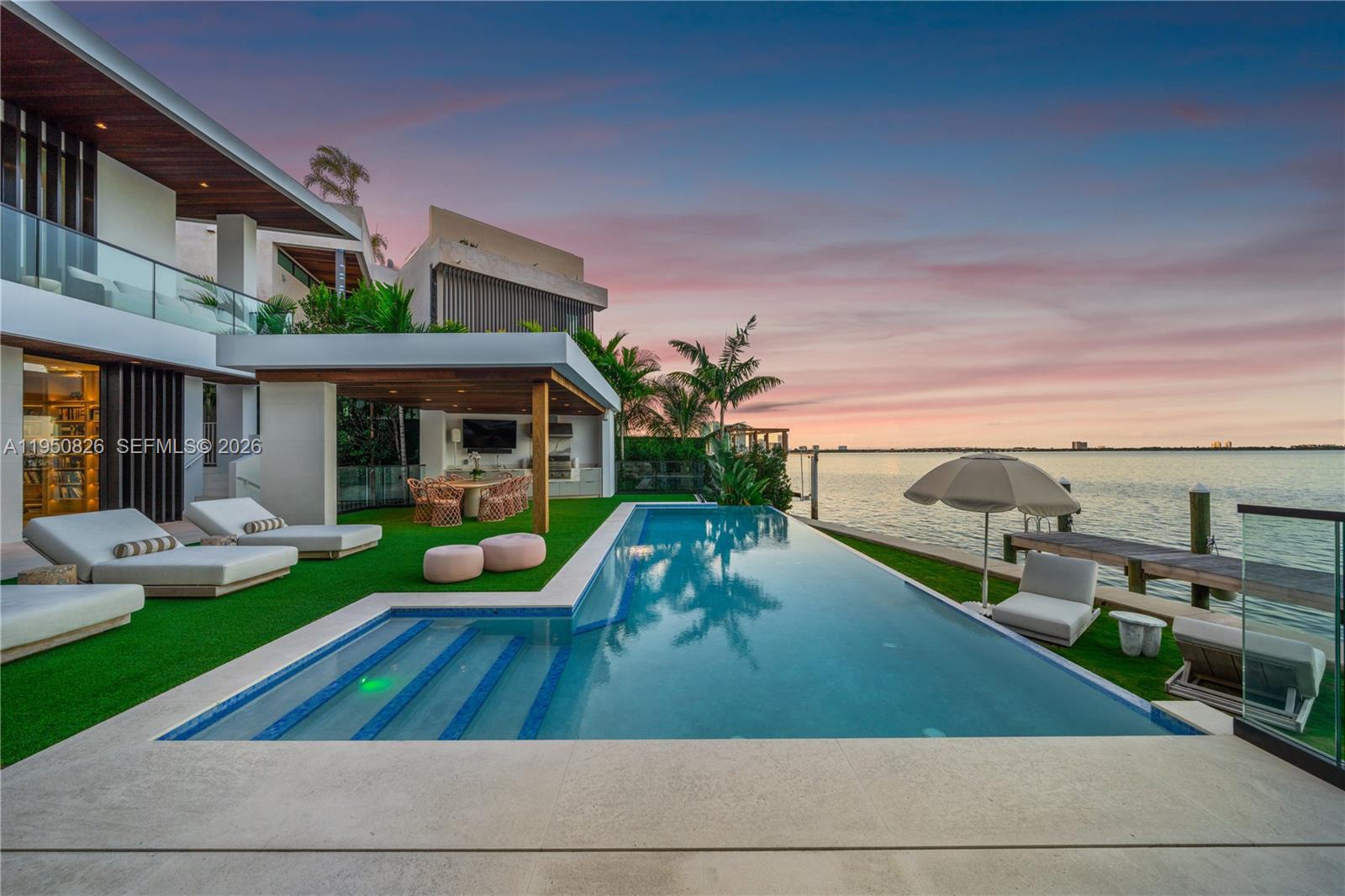 1417 N Venetian Way Miami, FL 33139