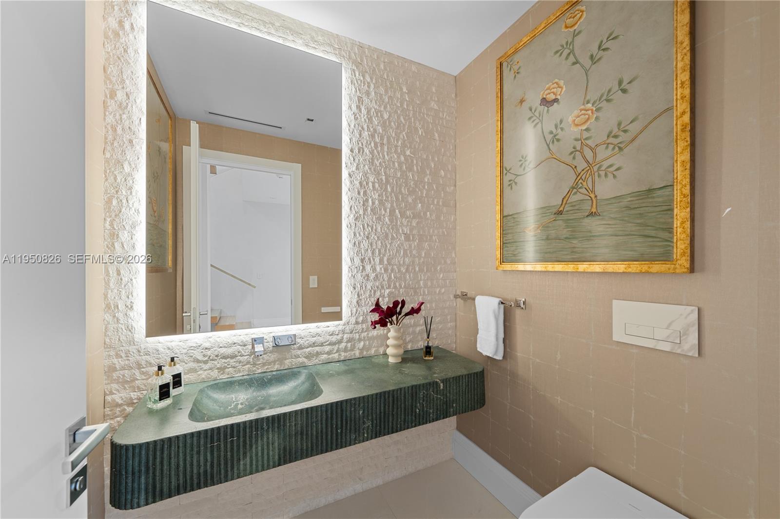 1417 N Venetian Way Miami, FL 33139