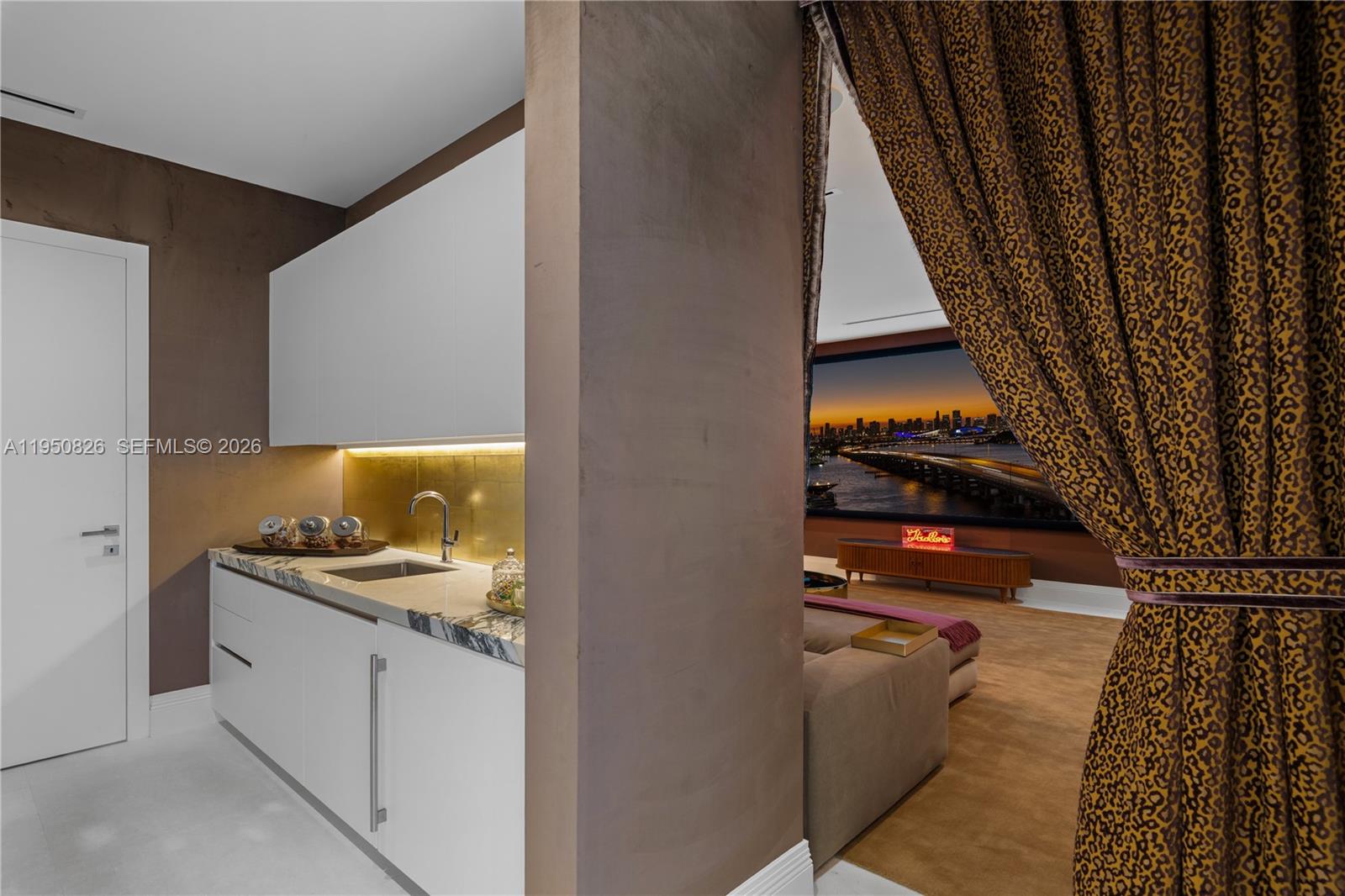 1417 N Venetian Way Miami, FL 33139