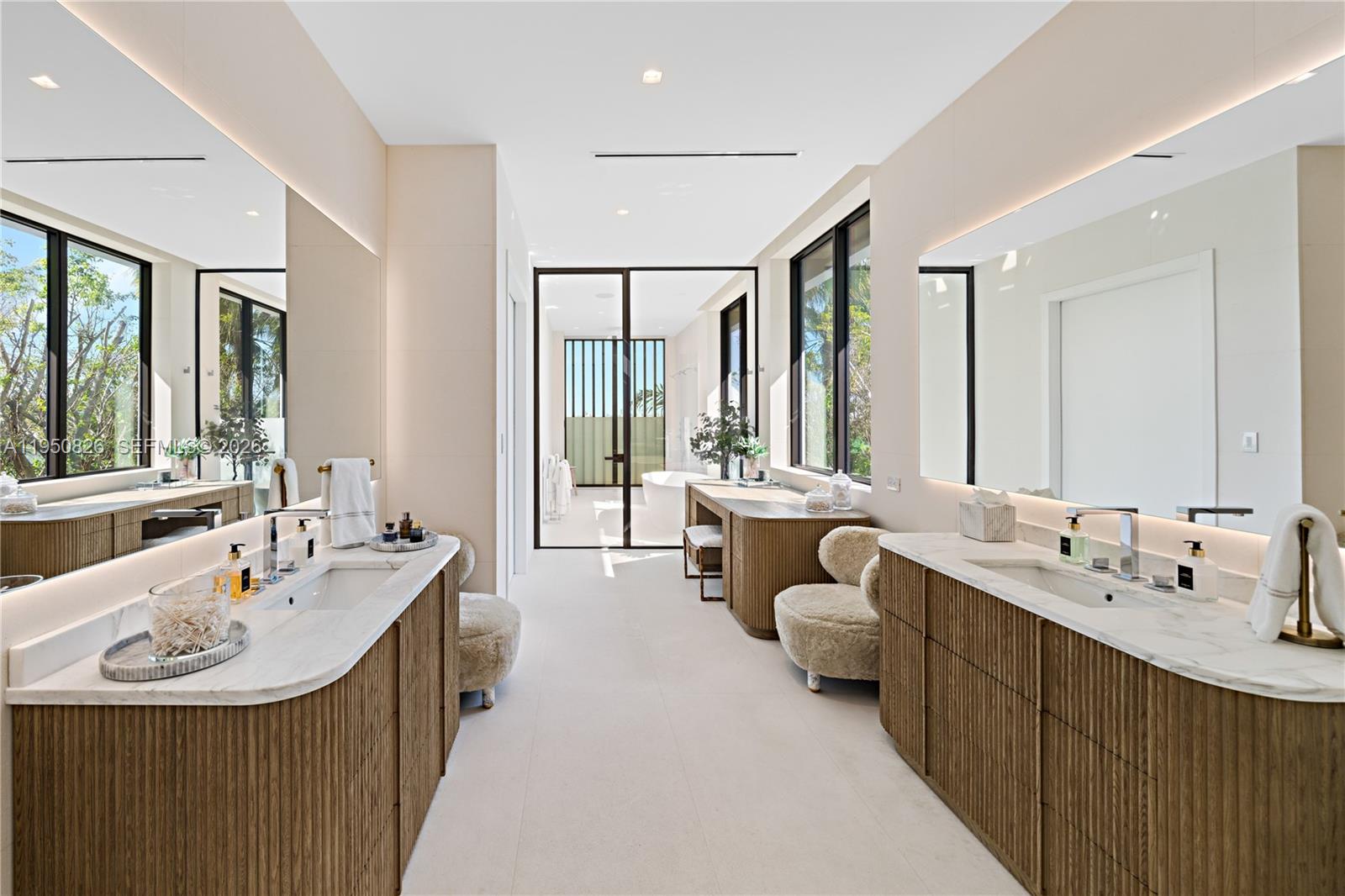 1417 N Venetian Way Miami, FL 33139