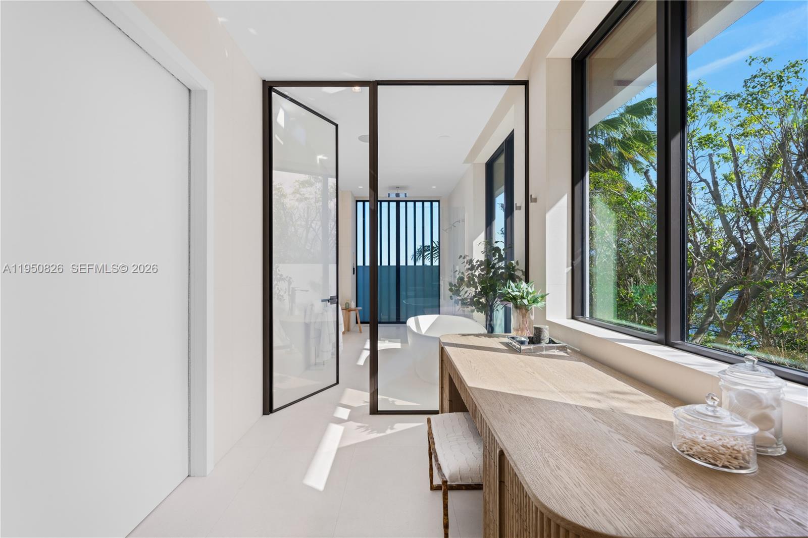 1417 N Venetian Way Miami, FL 33139