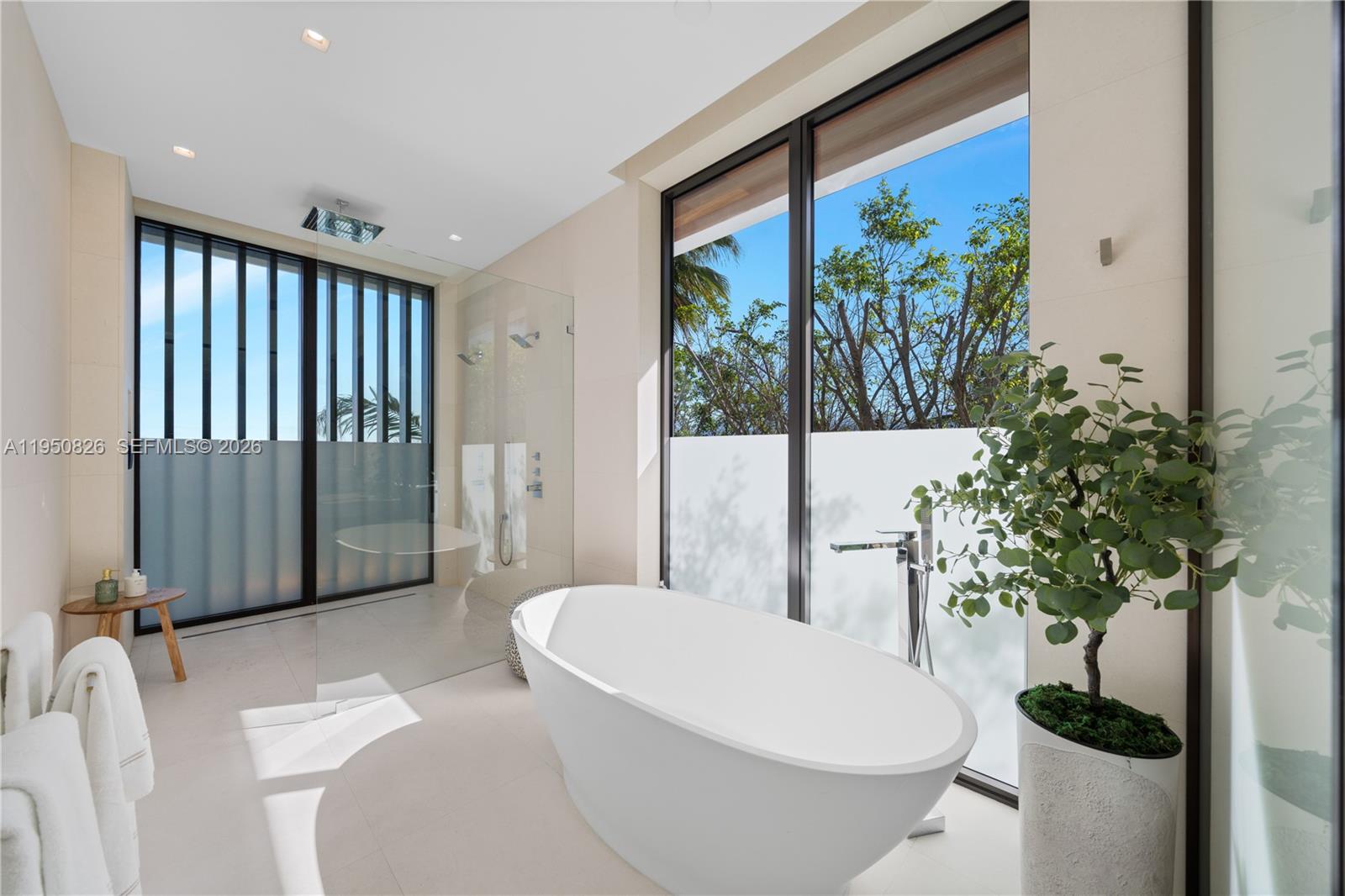 1417 N Venetian Way Miami, FL 33139