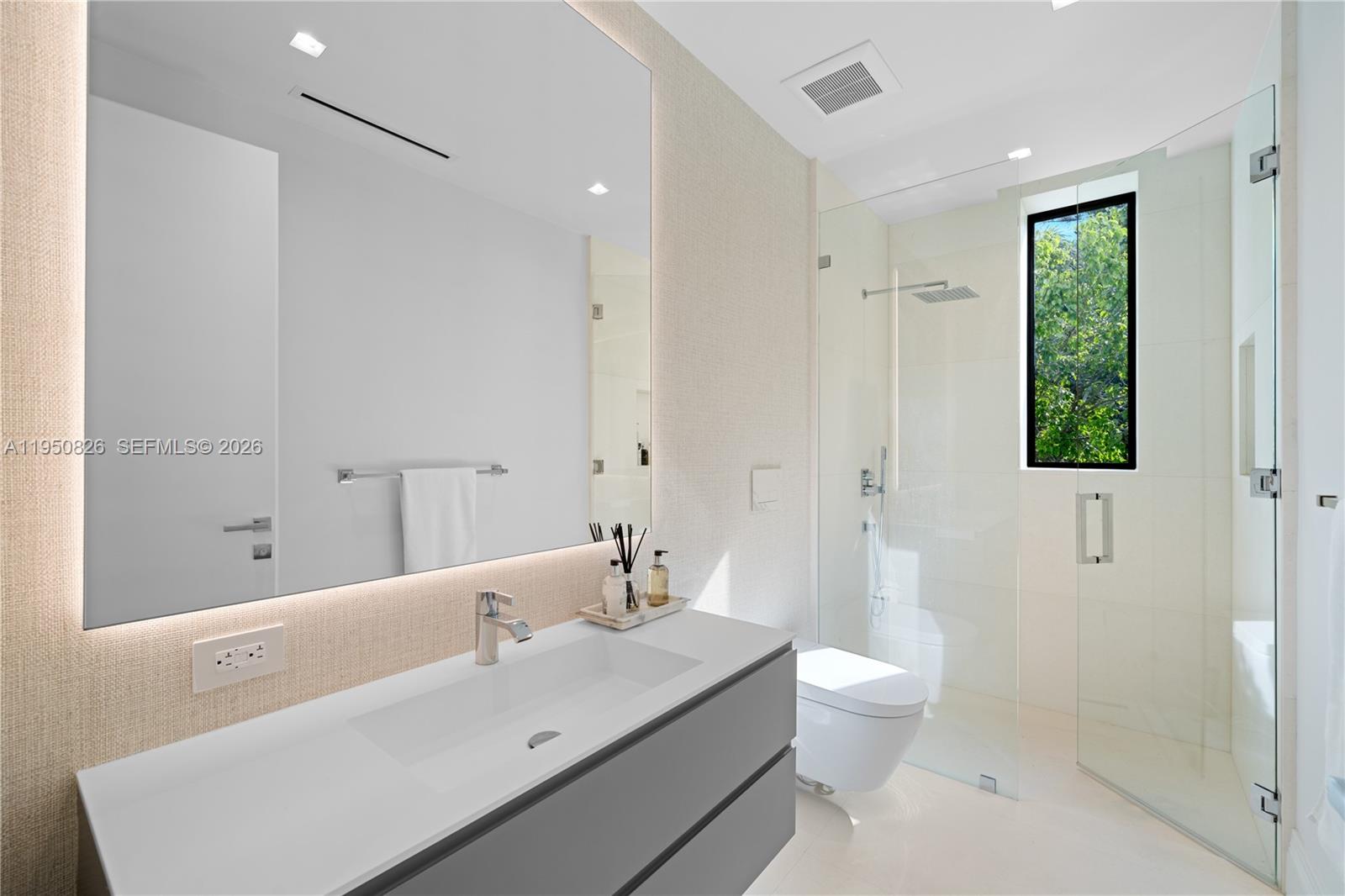 1417 N Venetian Way Miami, FL 33139