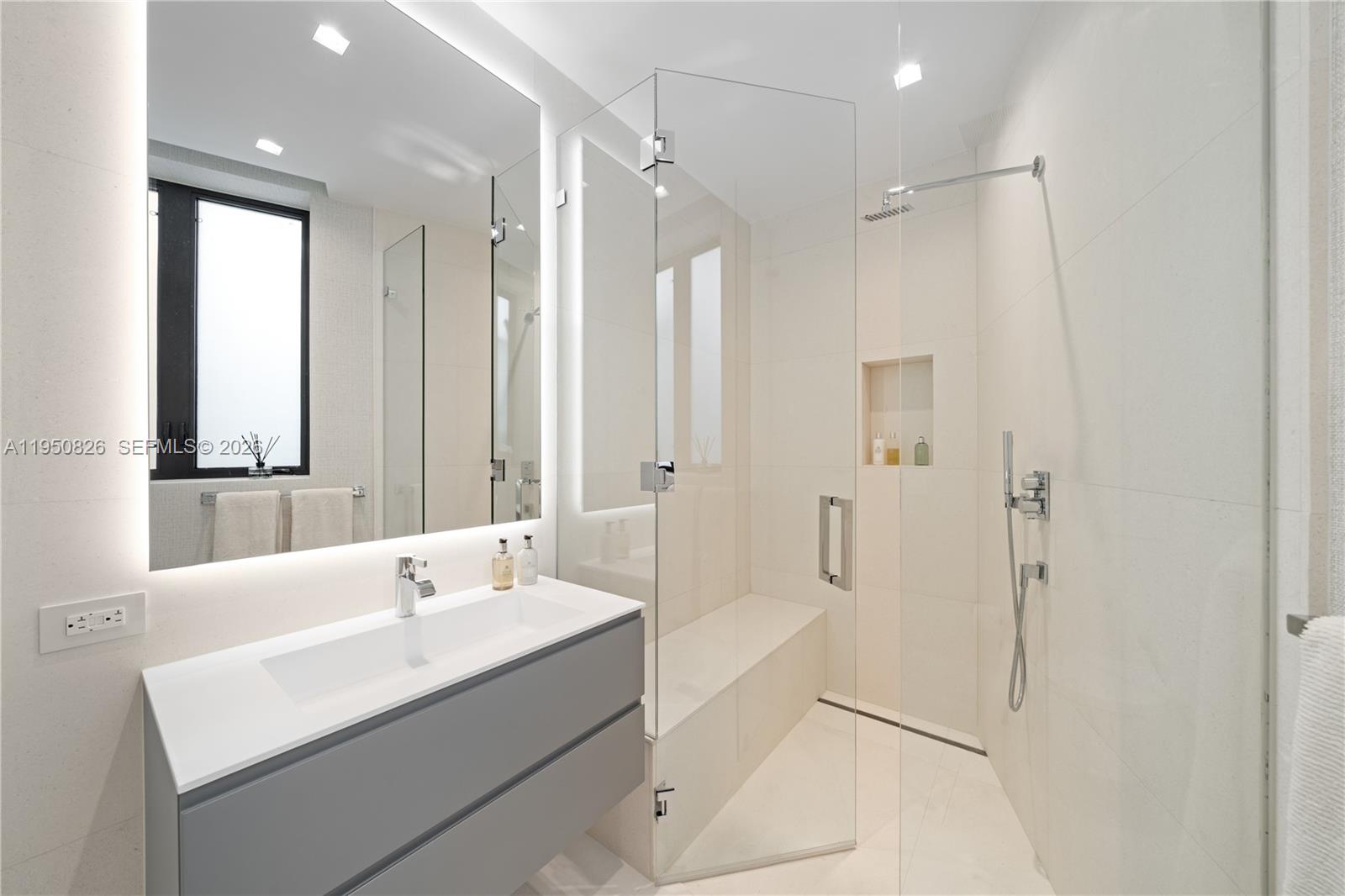 1417 N Venetian Way Miami, FL 33139