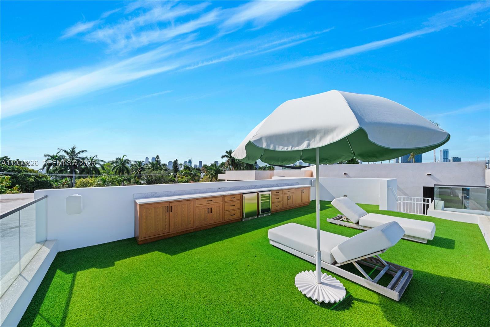 1417 N Venetian Way Miami, FL 33139