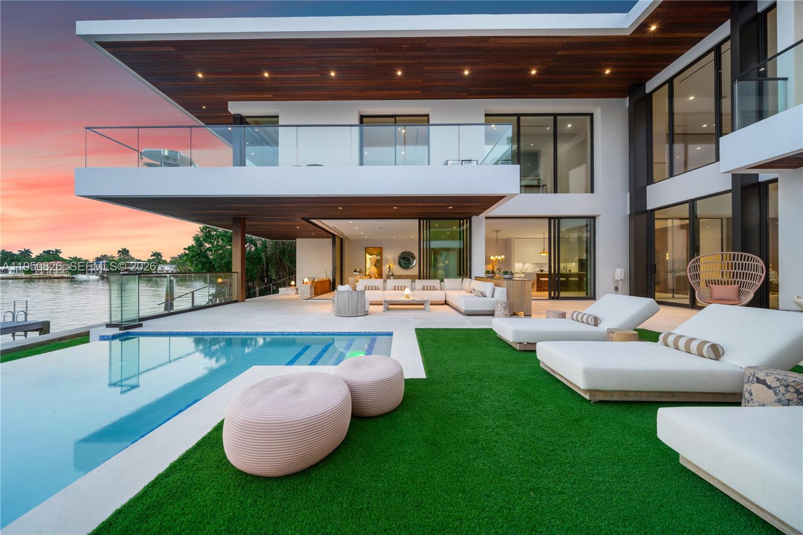 1417 N Venetian Way Miami, FL 33139