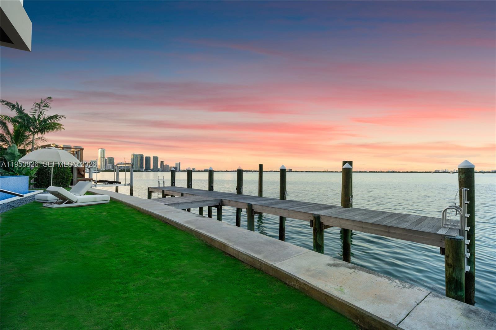 1417 N Venetian Way Miami, FL 33139