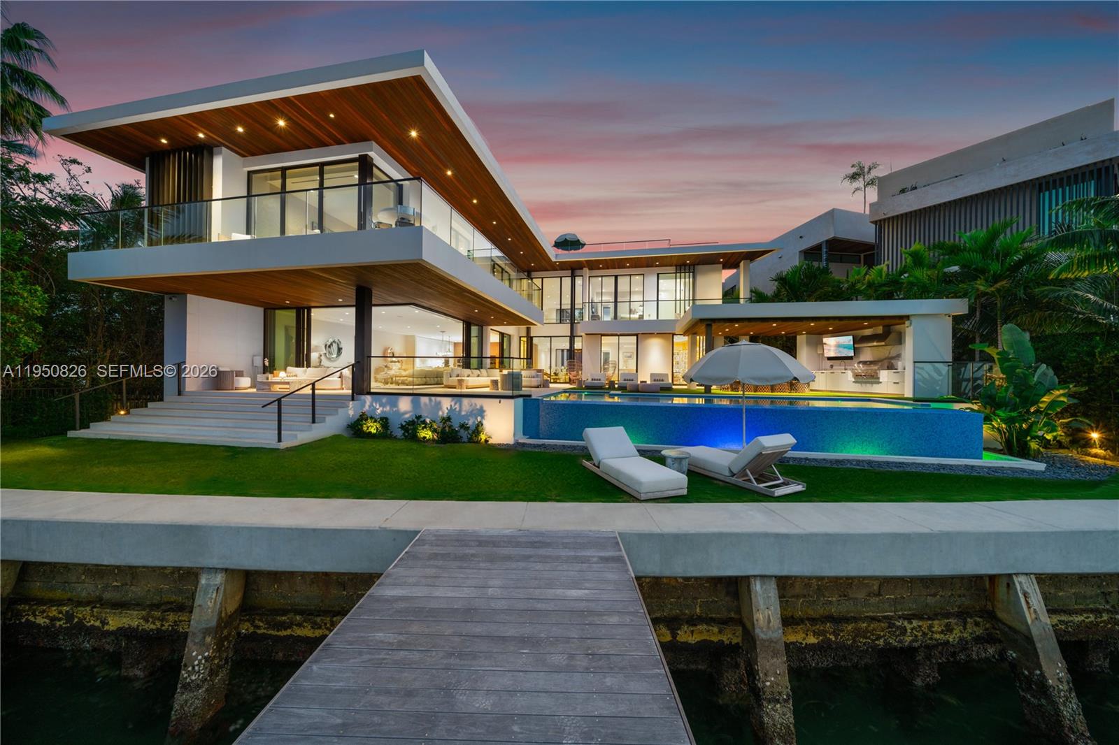 1417 N Venetian Way Miami, FL 33139