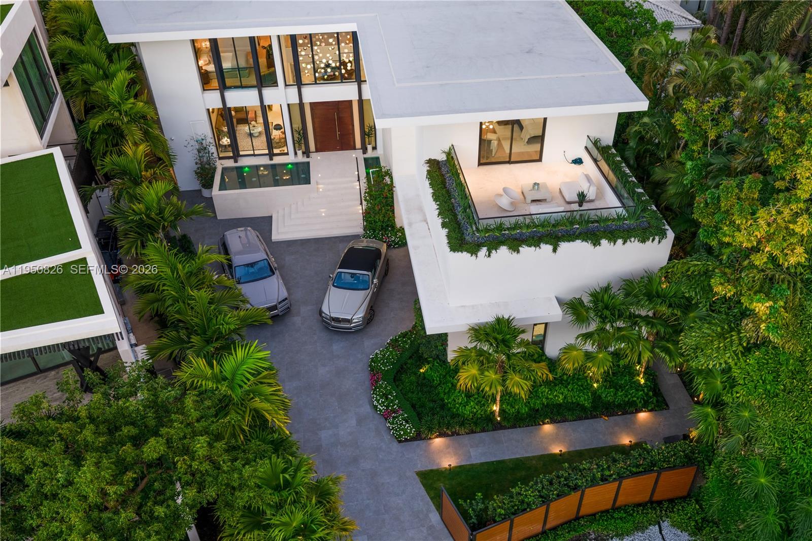 1417 N Venetian Way Miami, FL 33139