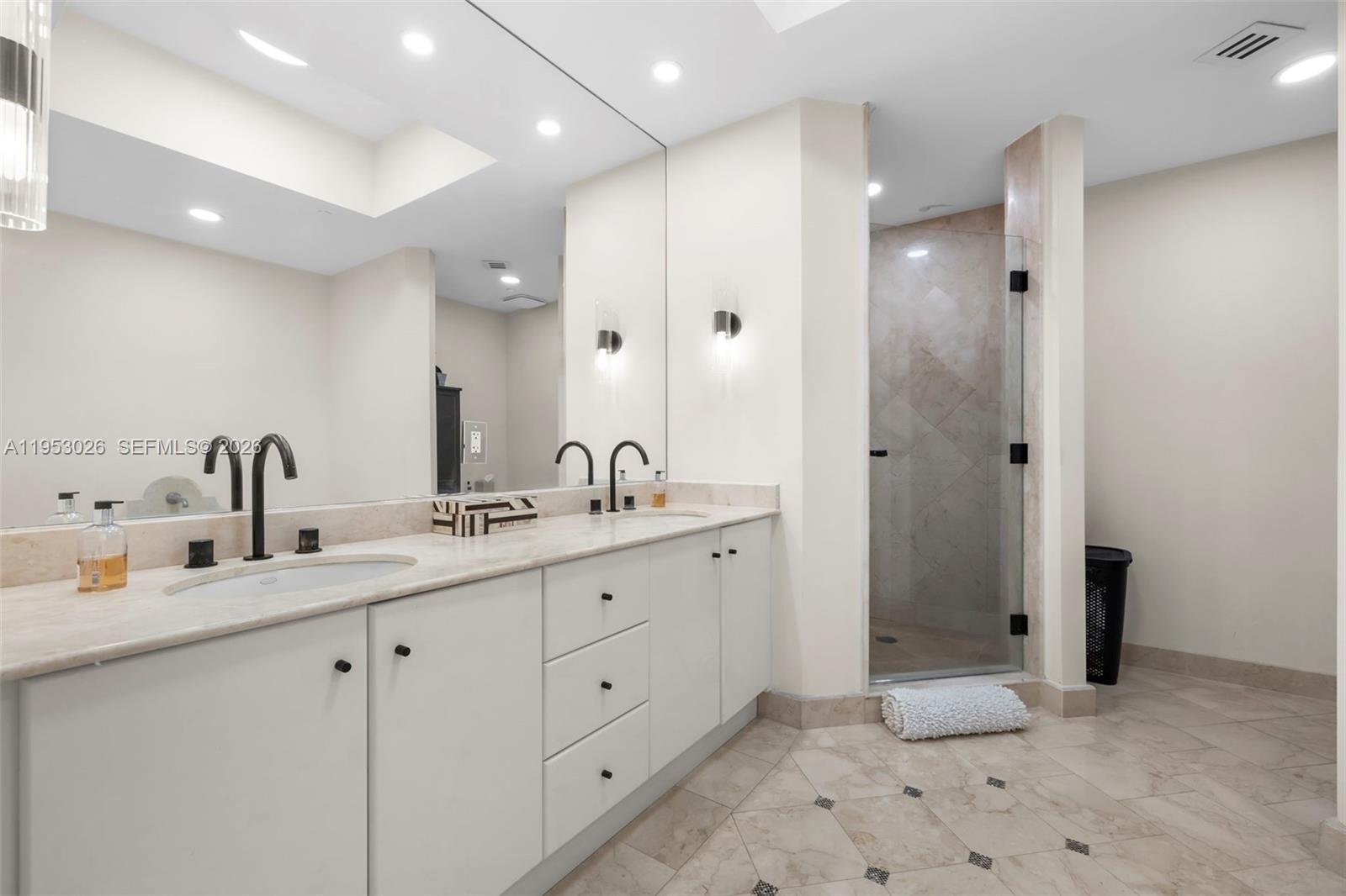 100 S Pointe Dr #509 Miami Beach, FL 33139