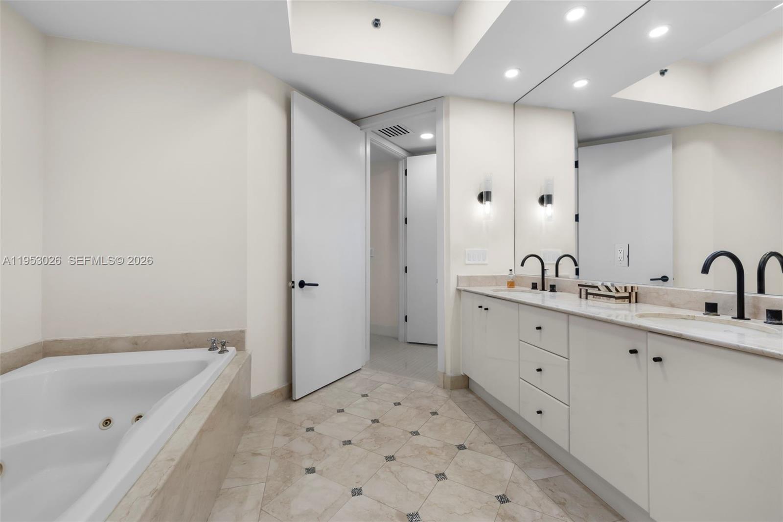 100 S Pointe Dr #509 Miami Beach, FL 33139